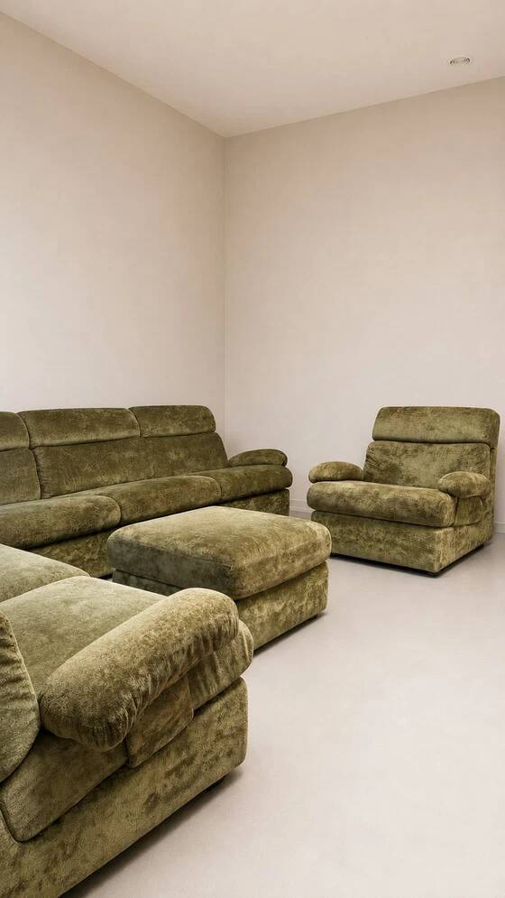 Canapé modulable vintage en velours vert avec fauteuil assorti et pouf