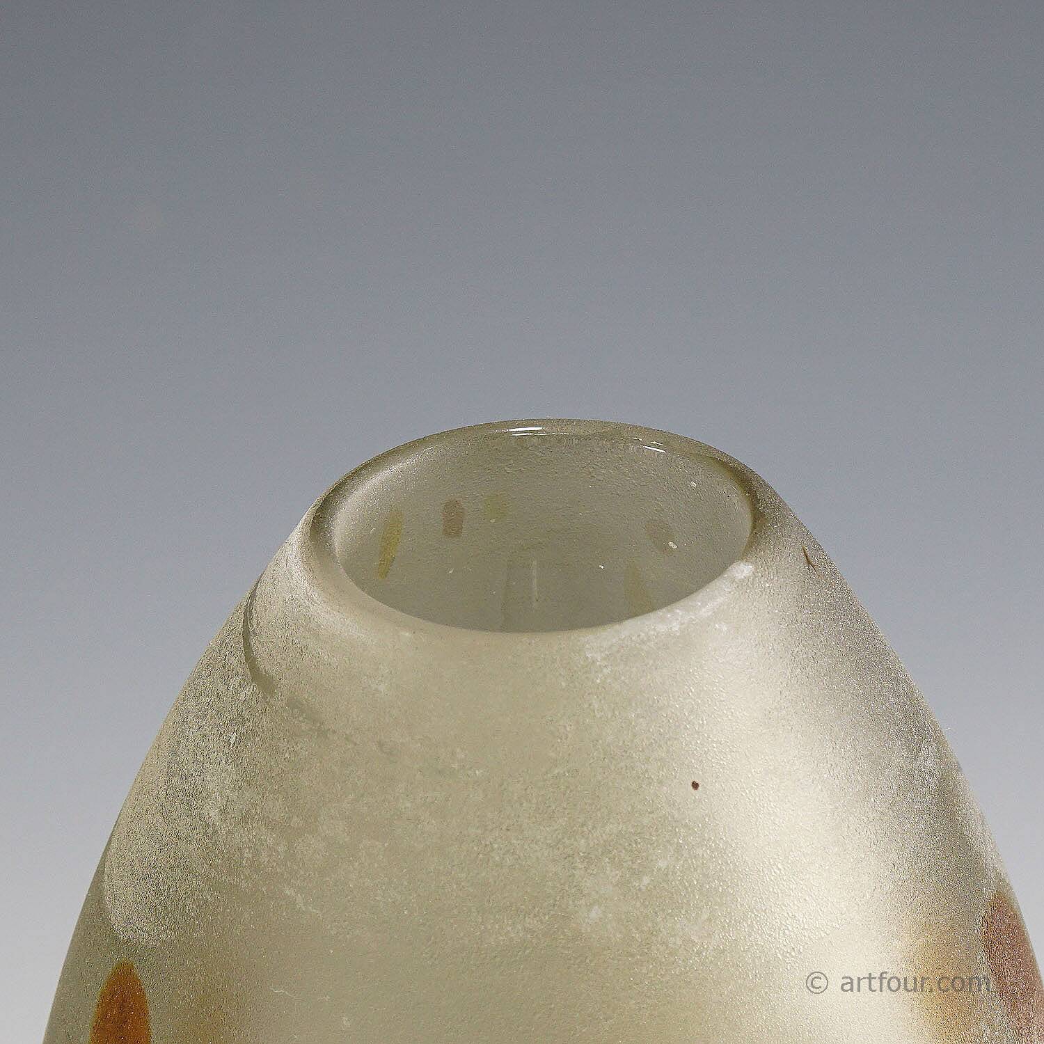 Glass vase 'A Scavo' by Gino Cenedese with autumn leaves