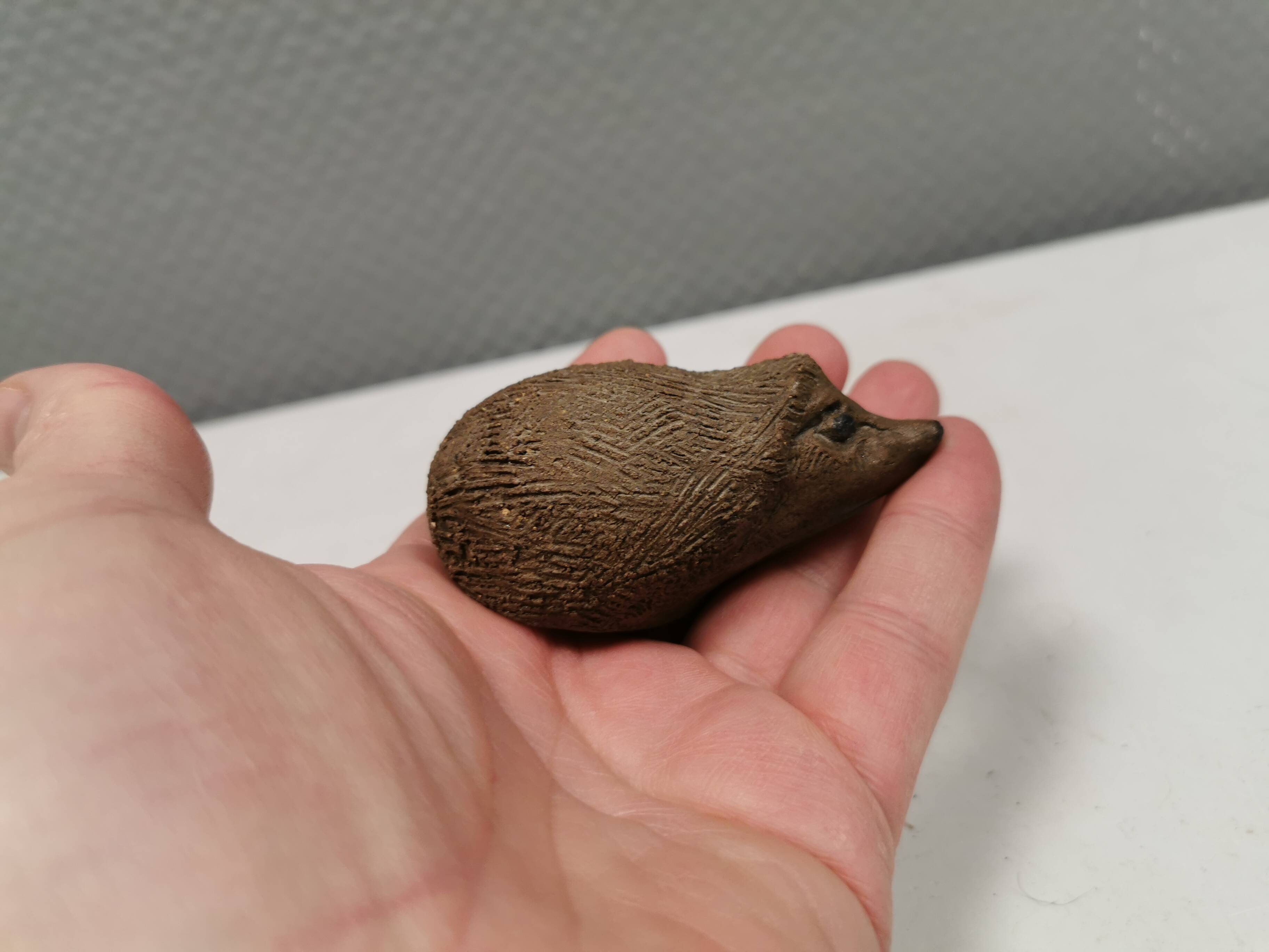 Small ceramic hedgehog by Poul Mathiesen (PM) 1970s Denmark.