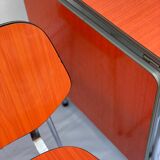 Table en formica orange et 4 chaises