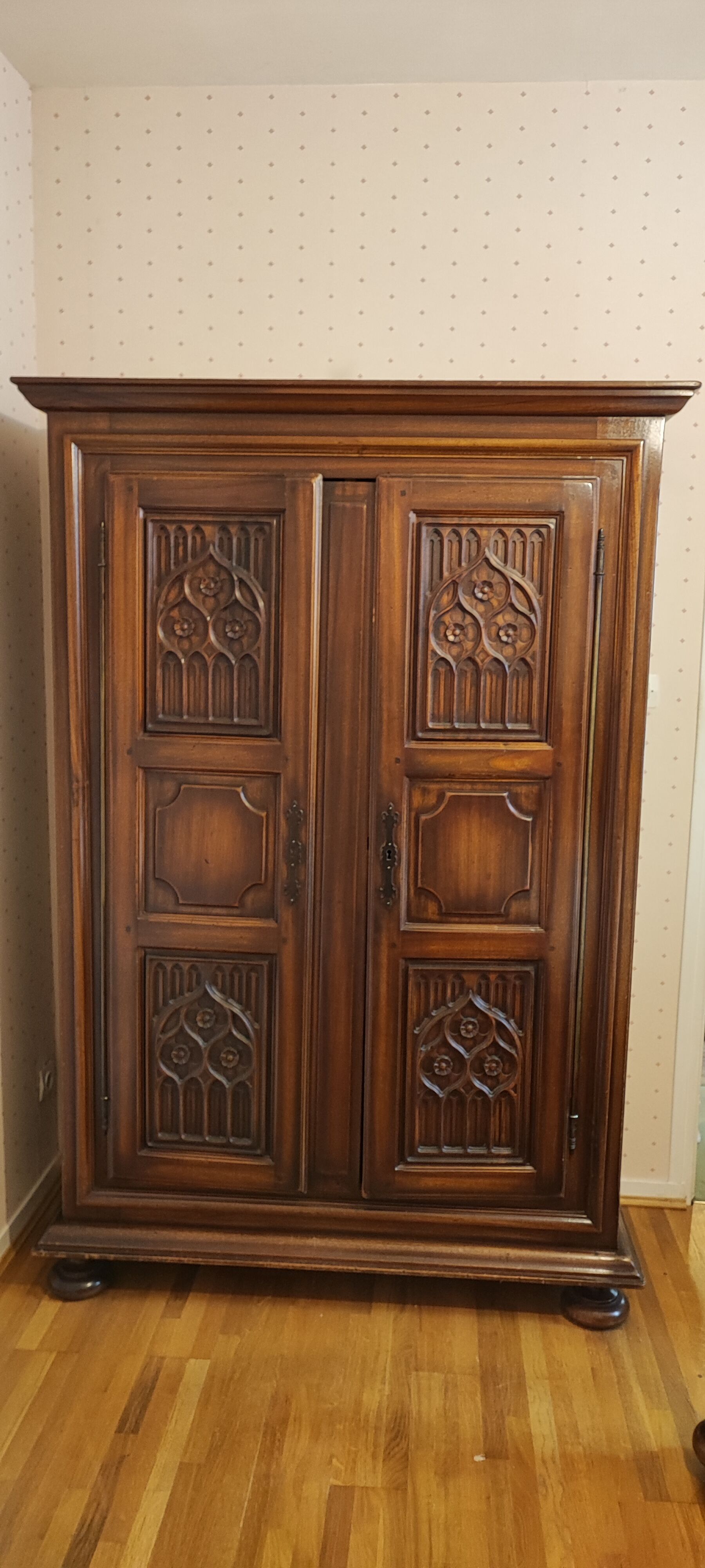 Wardrobe in Gothic style