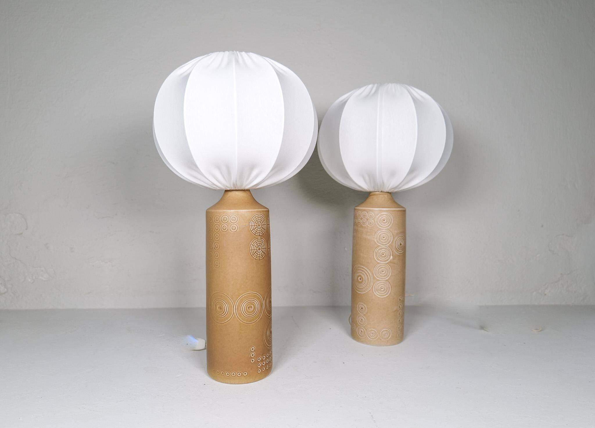 Pair of Midcentury porcelain lamps by Olle Alberius, Rorstrand, Sweden, 1960s.