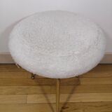 White moumoute stool