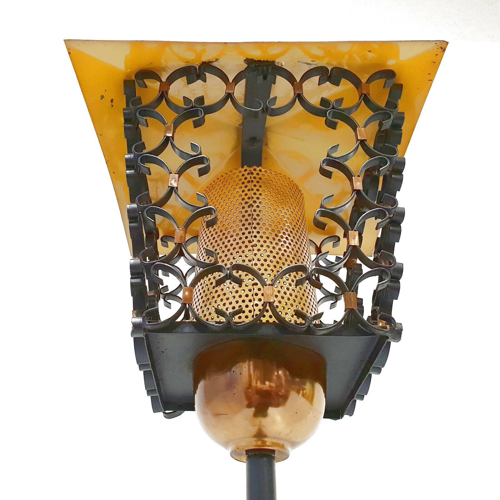 Lampadaire vintage francais tripode 1950 rockabilly metal perforee acier la