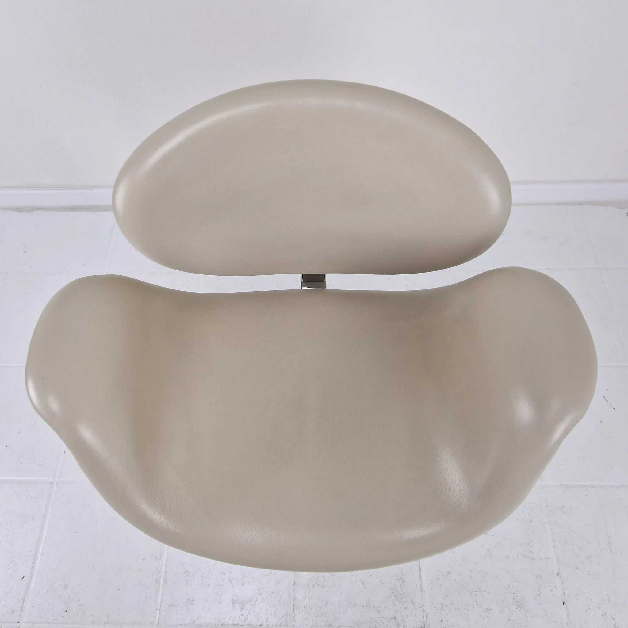 Set of 8 "Little Tulip" Chairs by Pierre Paulin for Artifort in Leather