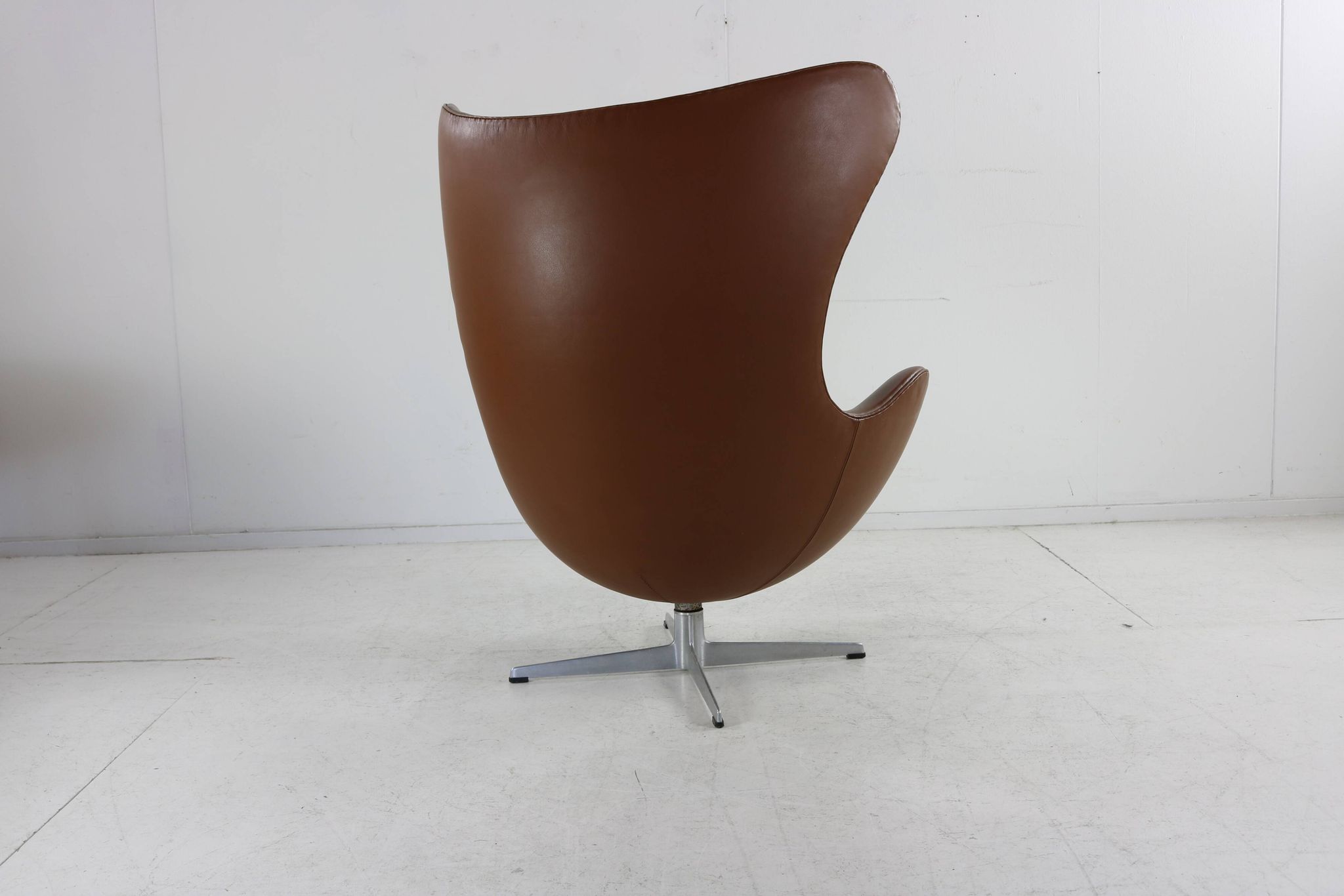 Arne Jacobsen Egg chair in cognac leather for Fritz Hansen