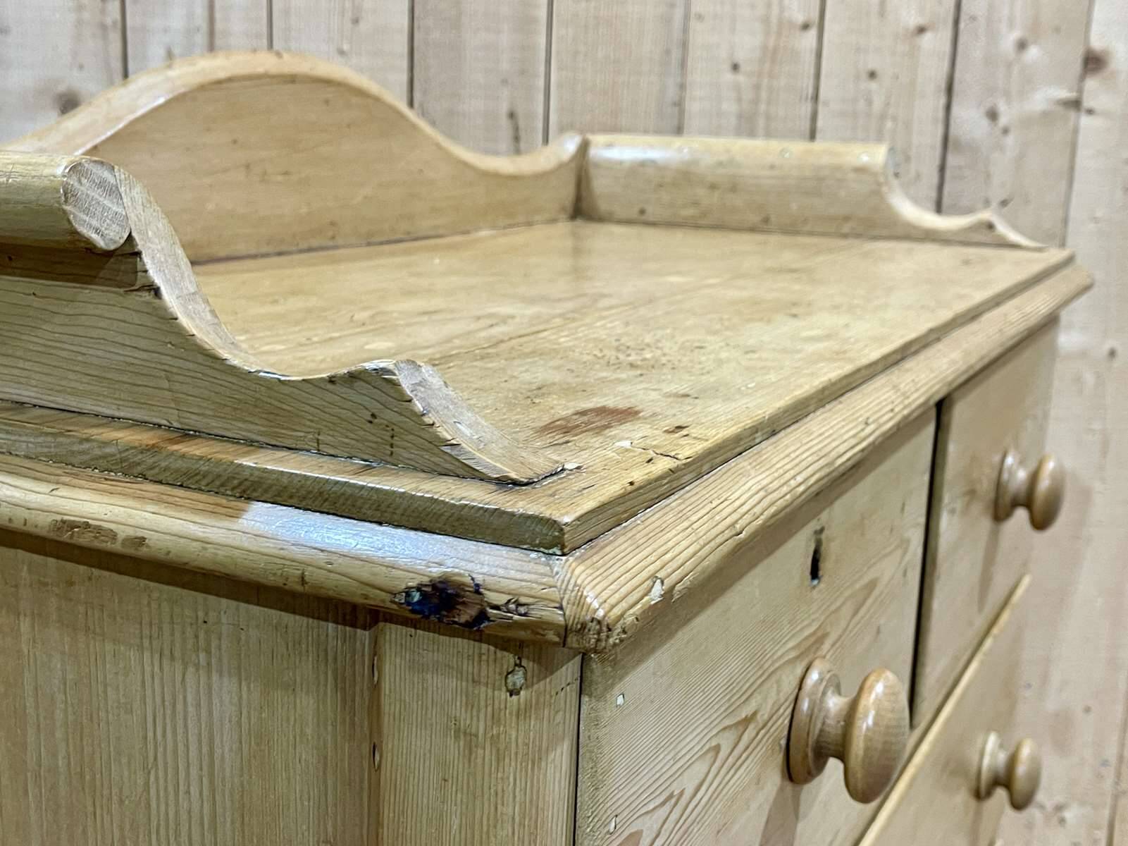 19th century Victorian chest of drawers in fir
