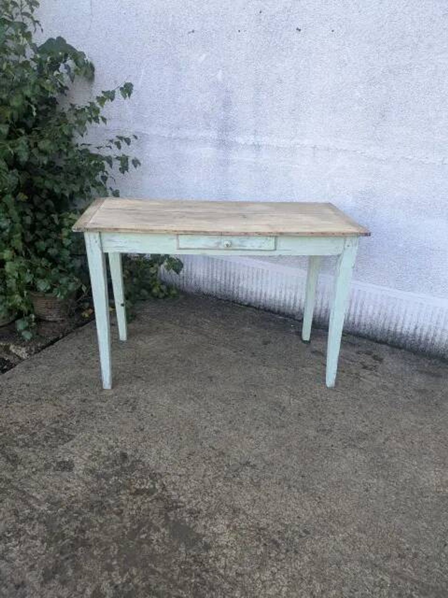Table, bureau, console