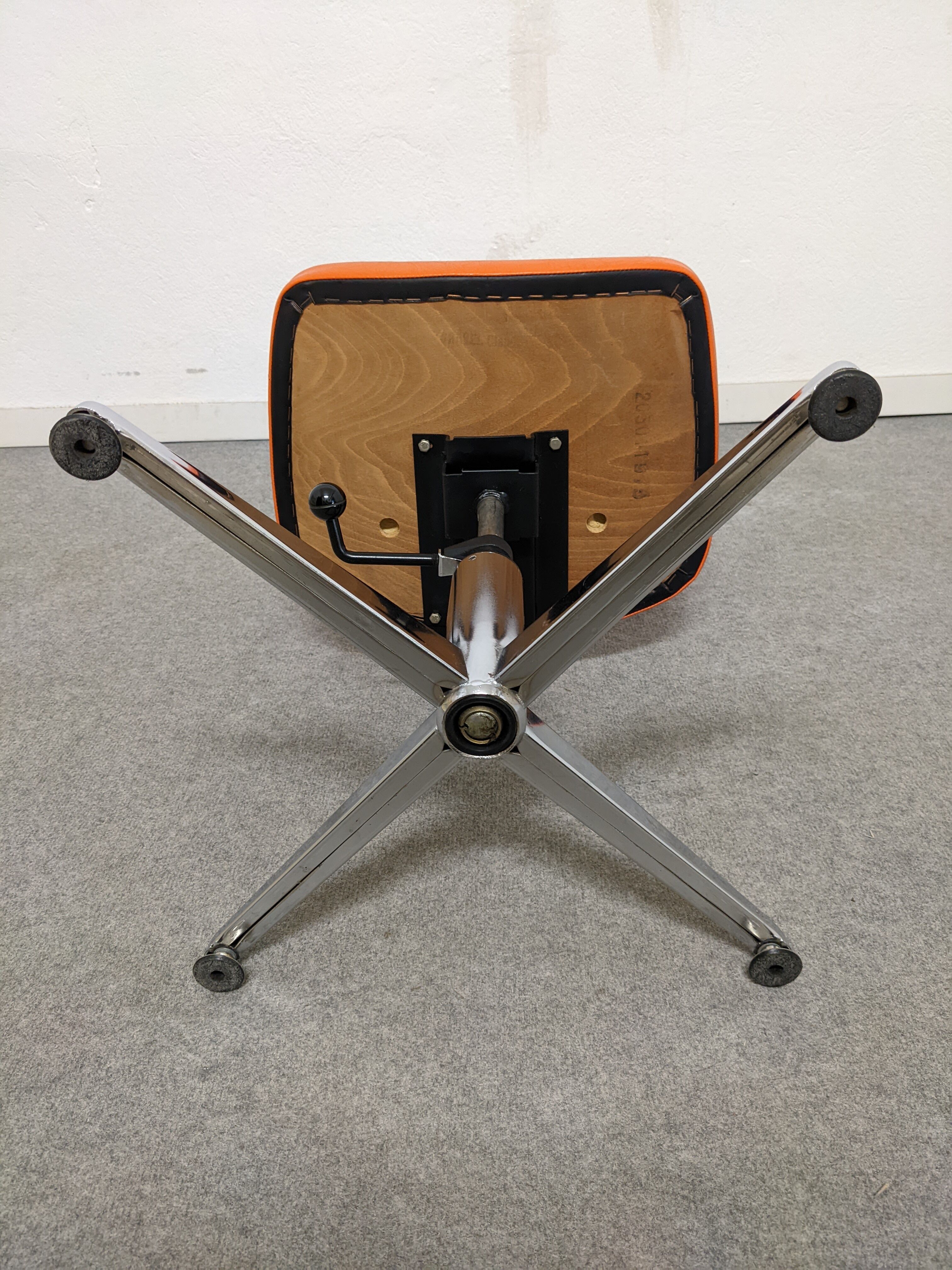 Swivel office chair from the 60s/70s