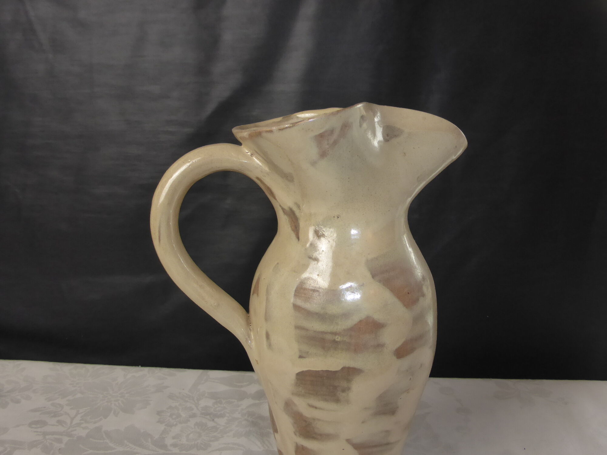 Vintage orangeade service in ceramic greige with decoration of a flower, 70s