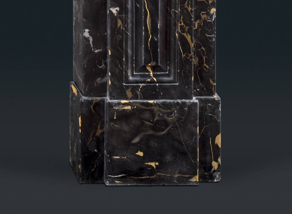 Cheminée en marbre Portoro de style Régence