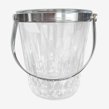 Chisled molded glass ice bucket