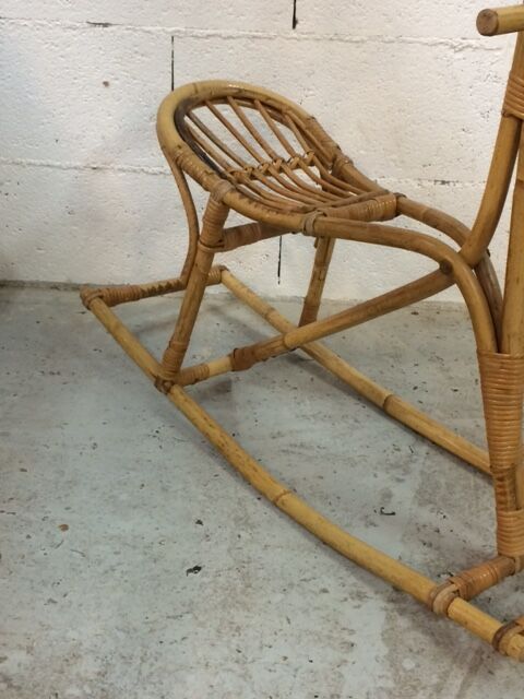 Cheval à bascule en rotin