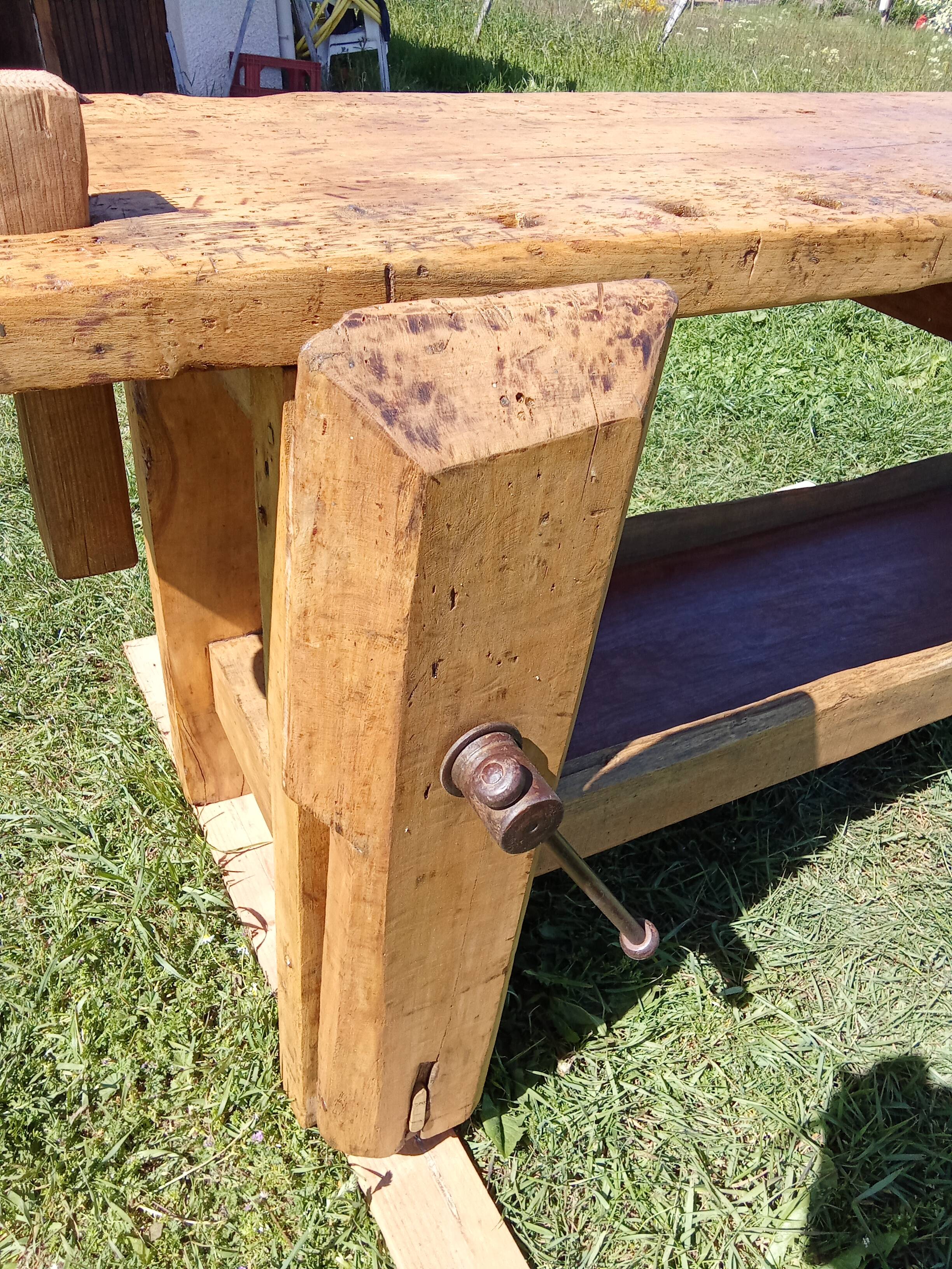 Old solid wood carpenter's bench with 2 functional vices.