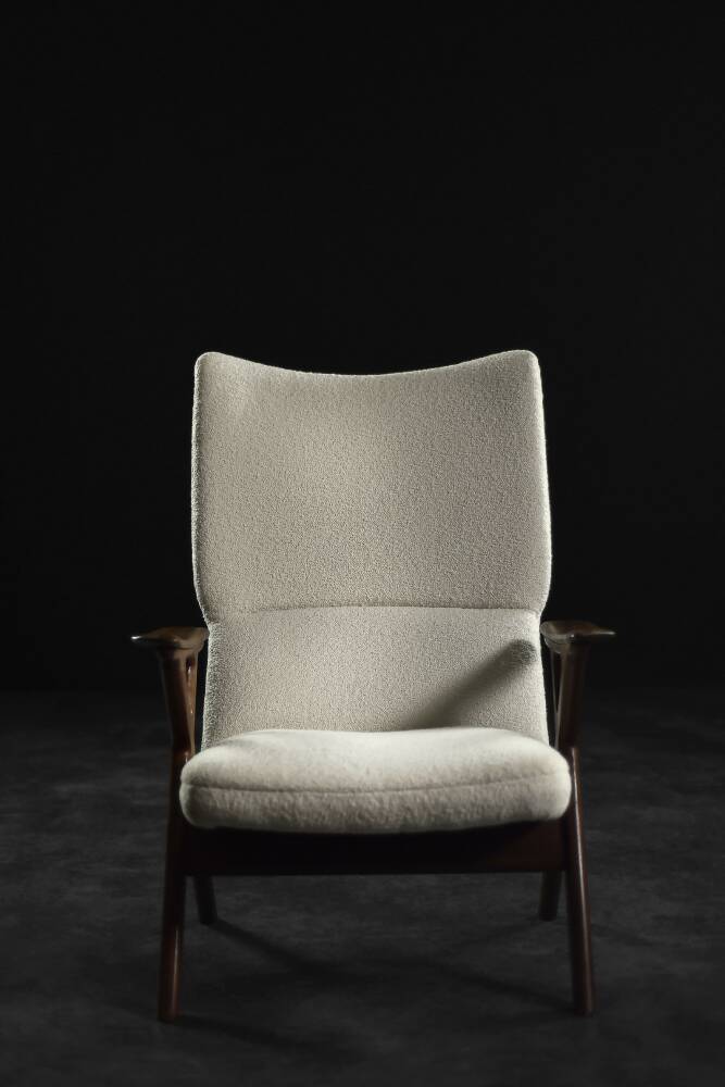 Fauteuil haut de salon vintage en teck et tissu bouclé blanc du milieu du siècle norvégien, années 1960