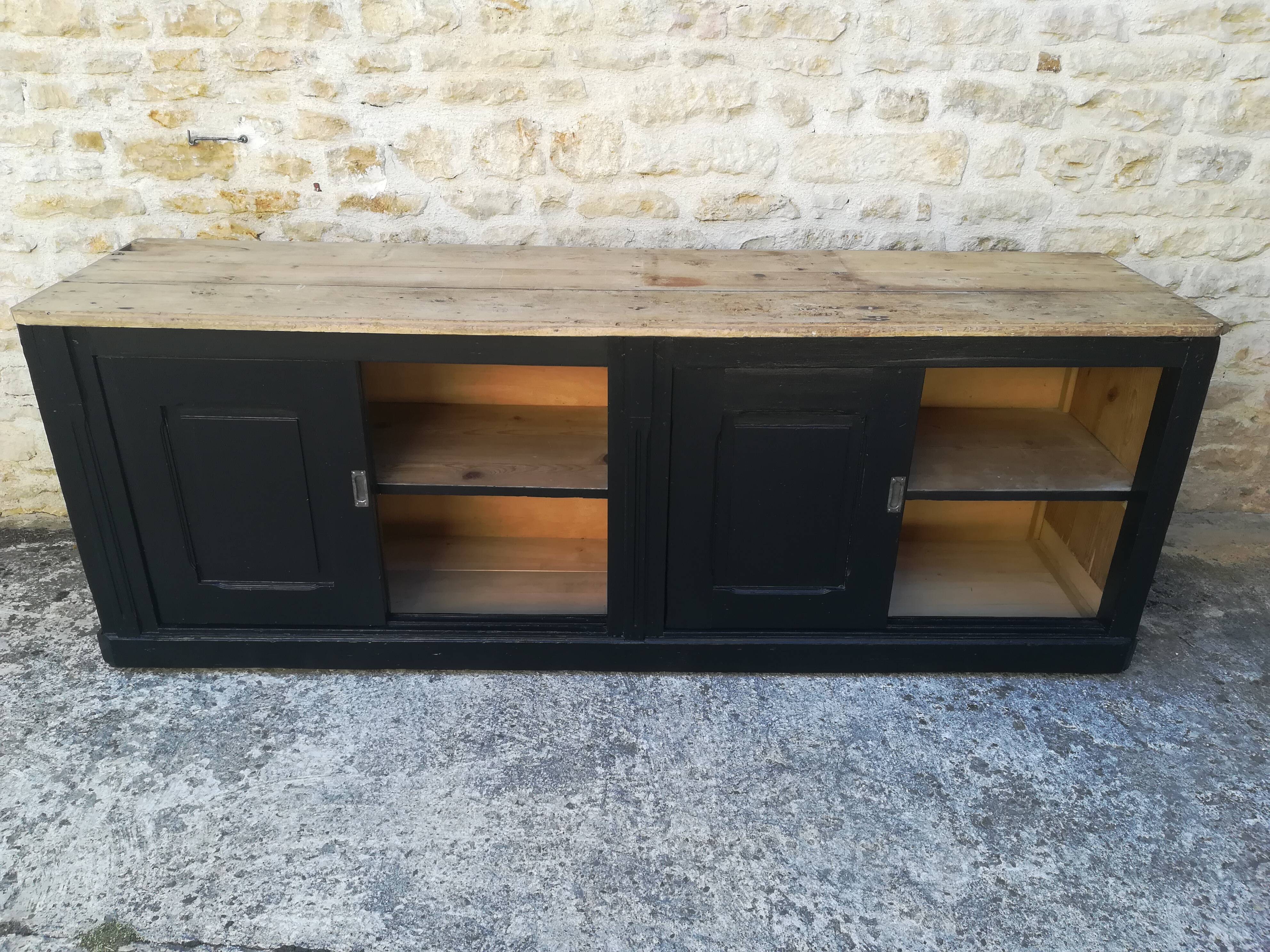 Counter 4 sliding doors