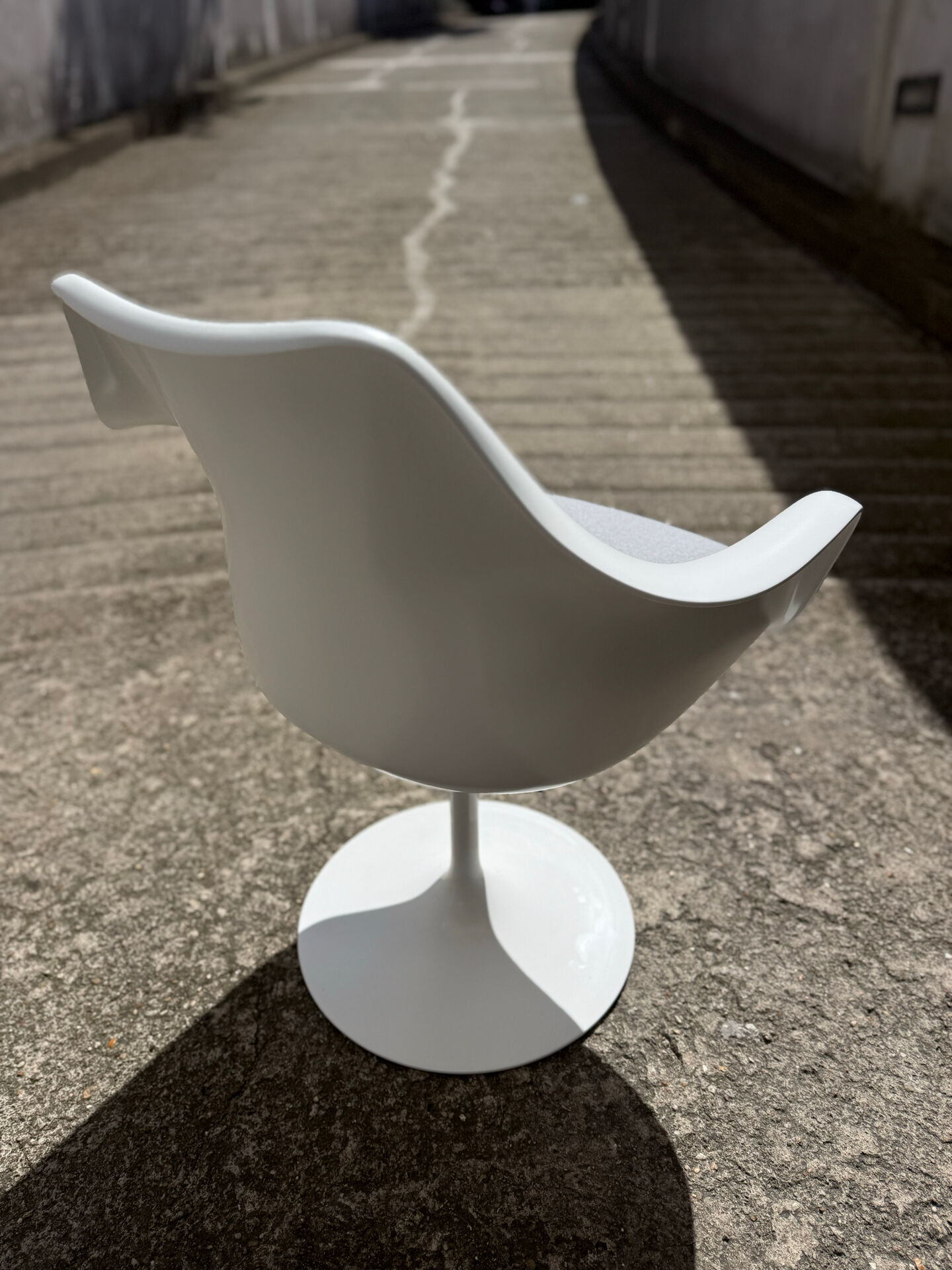 Tulip chair, Knoll studio Eero Saarinen