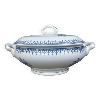 Old tureen/vegetable bowl from the Saint Amand earthenware factory, primax model 4017.