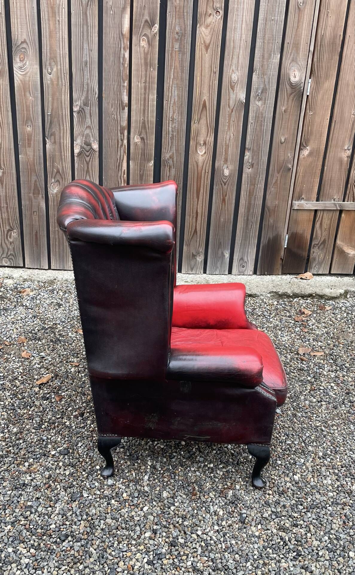 PAXTON Chesterfield-style armchair