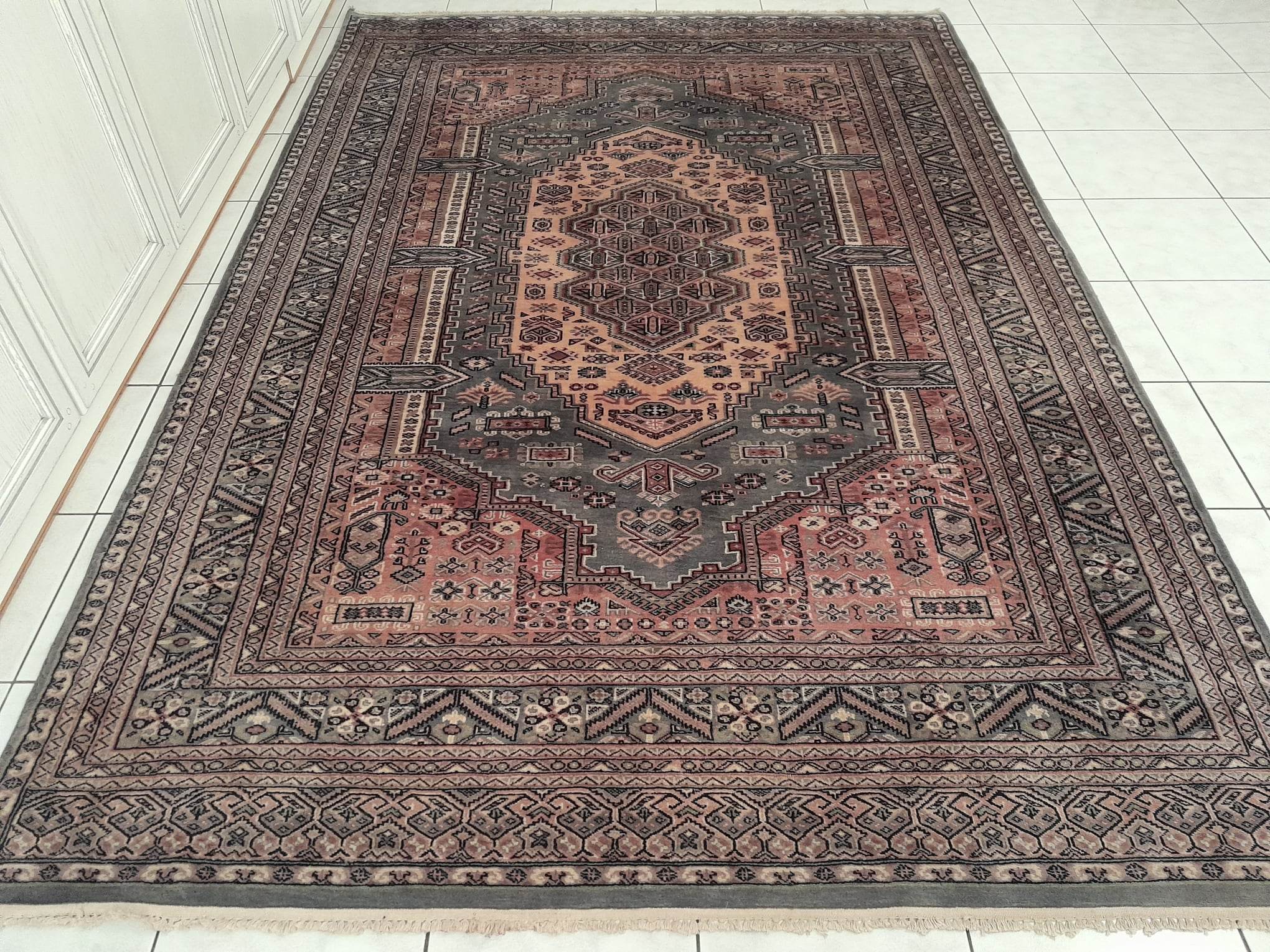 Handmade Pakistani rug 297x190cm