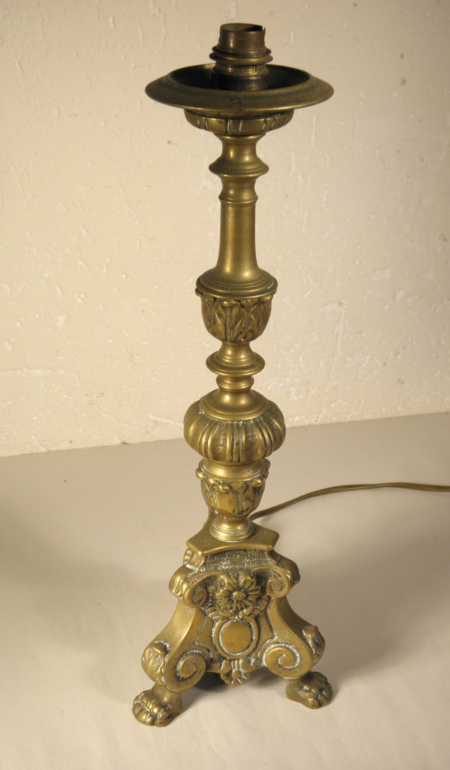 Bronze candlestick lamp