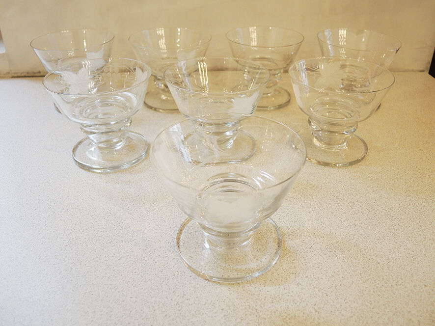 Former service of 36 glasses with grape decoration - vine leaves