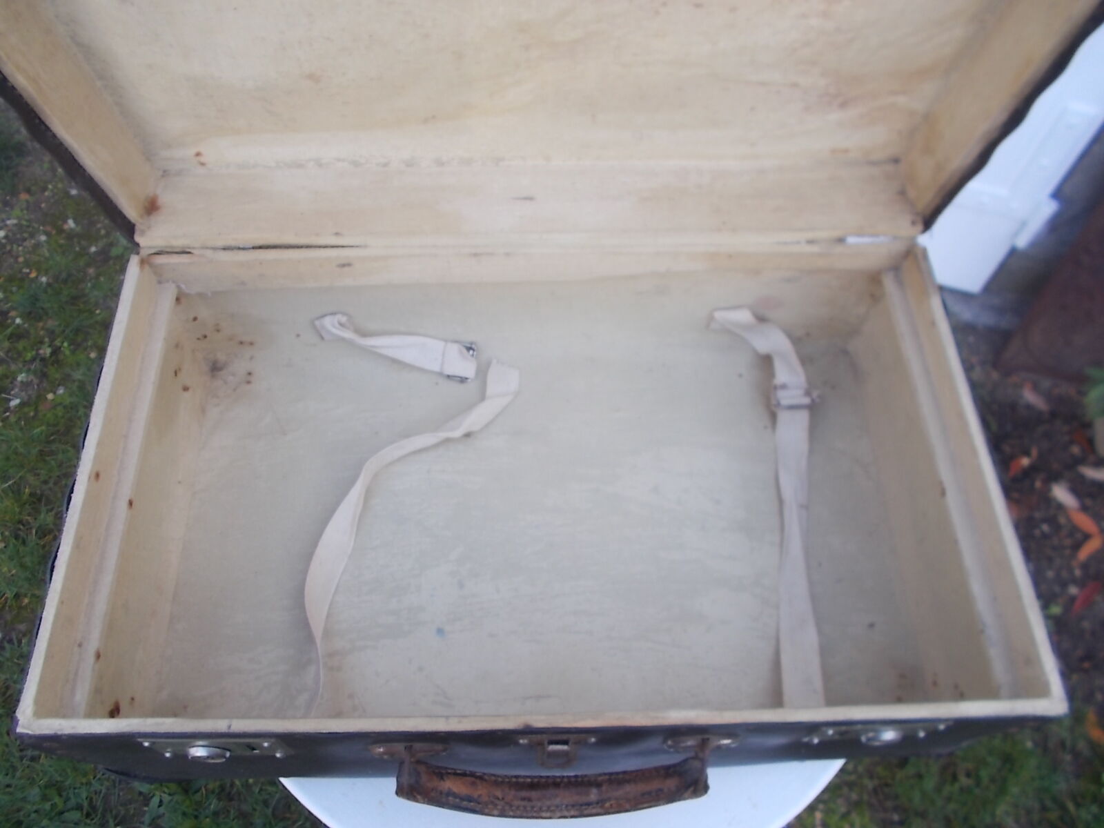 Vintage trunk suitcase