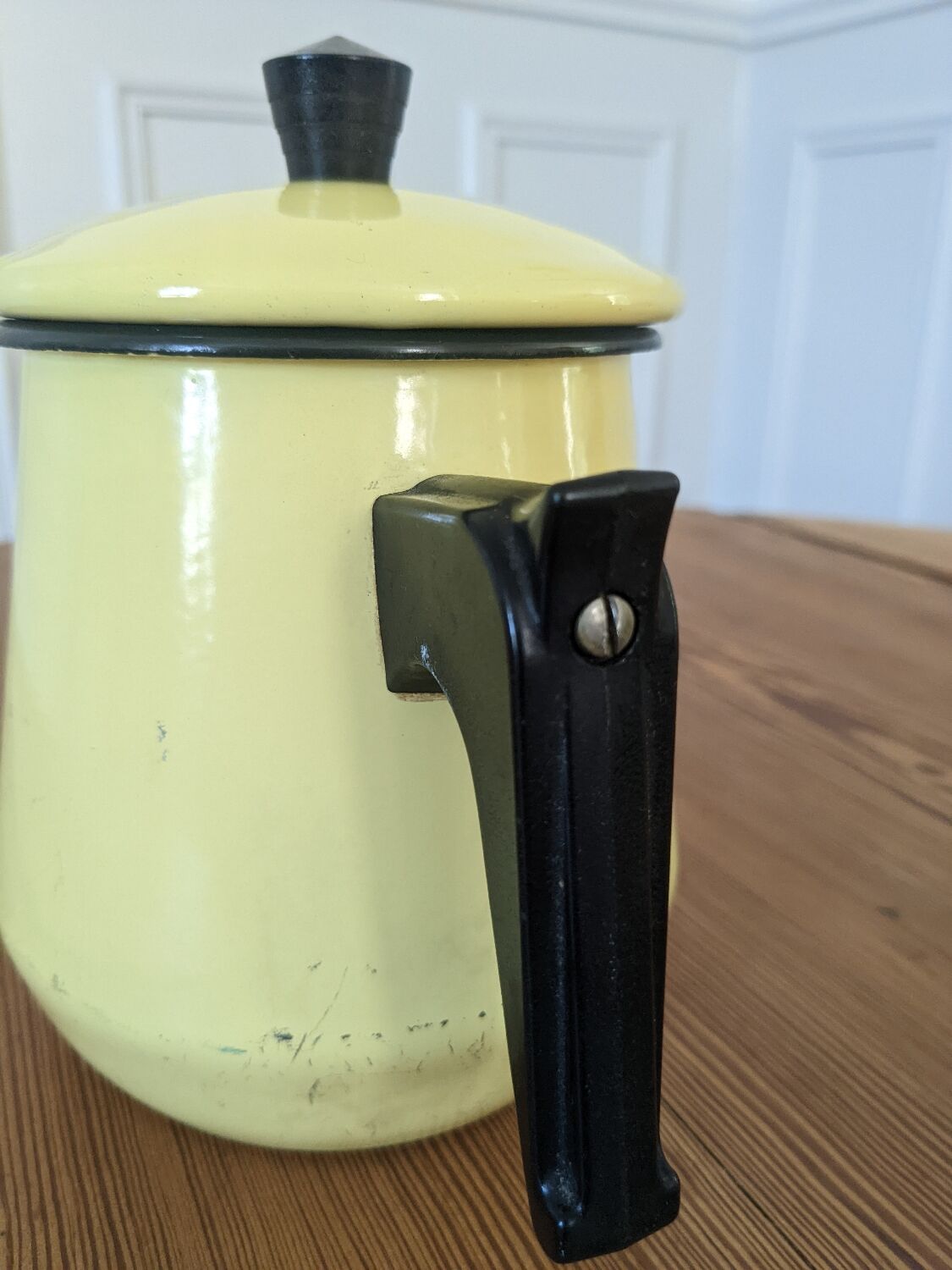 Enamelled coffee maker