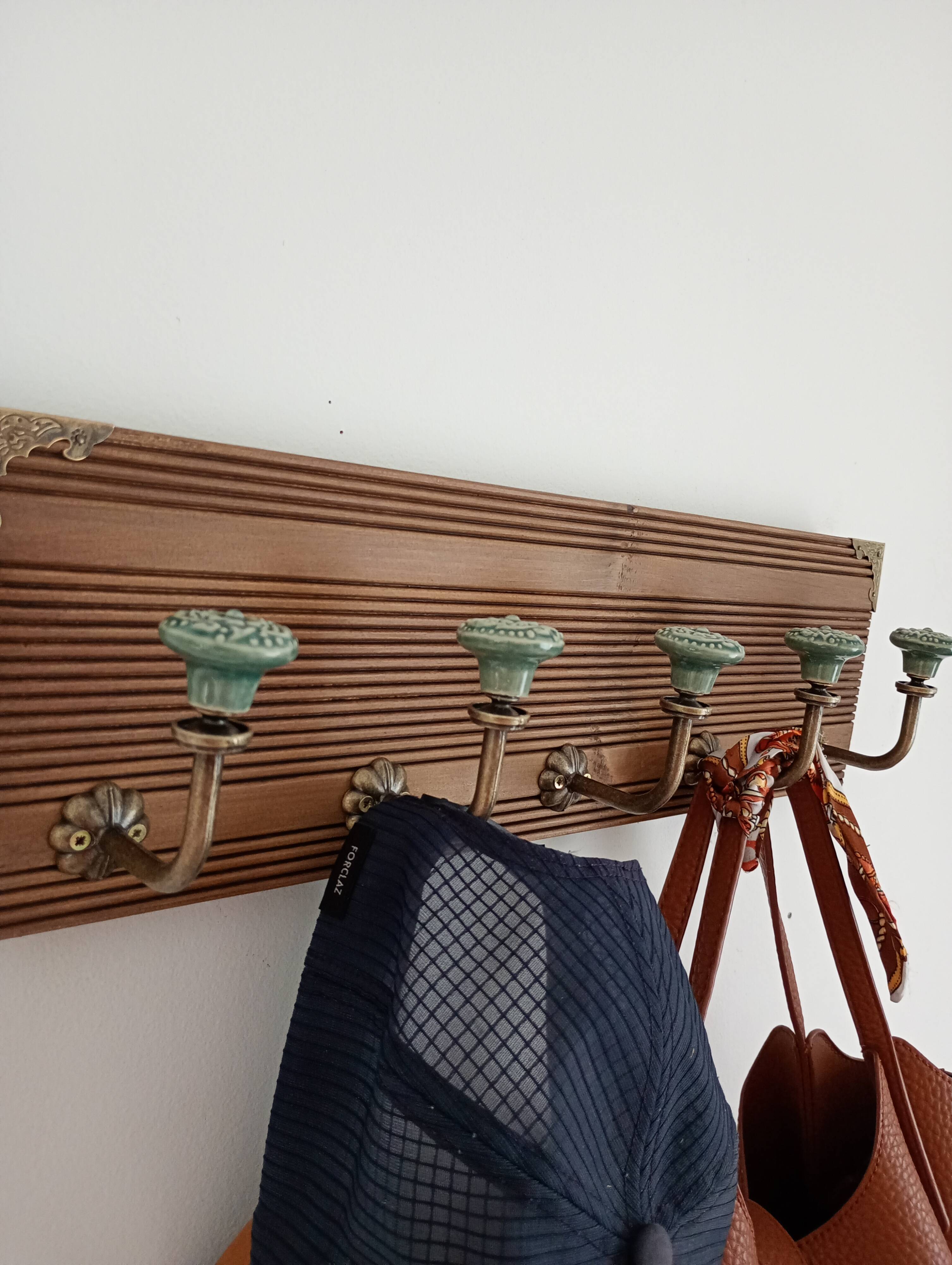 Wall-mounted coat rack 50 cm – 5 ceramic hooks in vintage style green