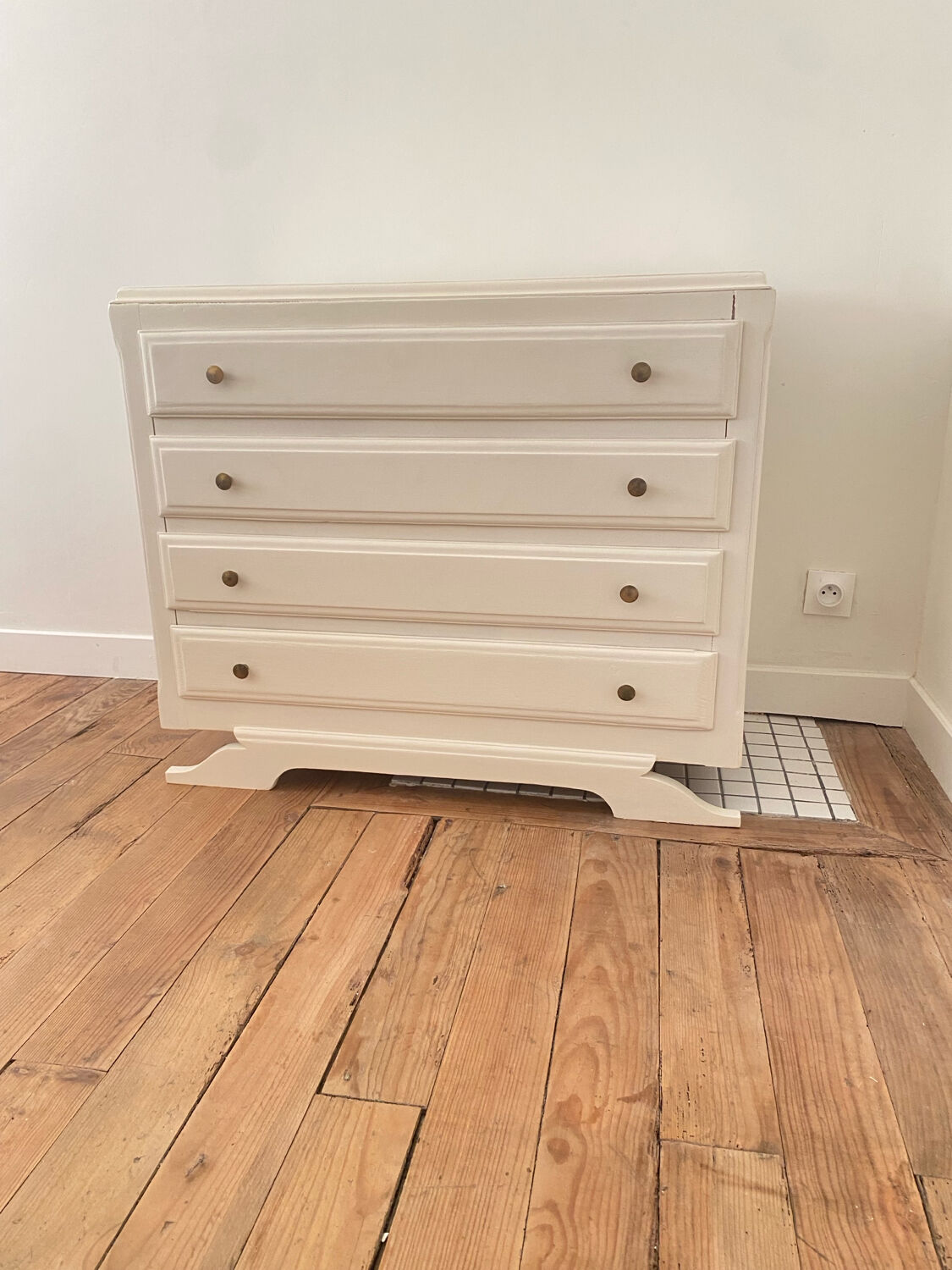 Vintage commode with moustache legs