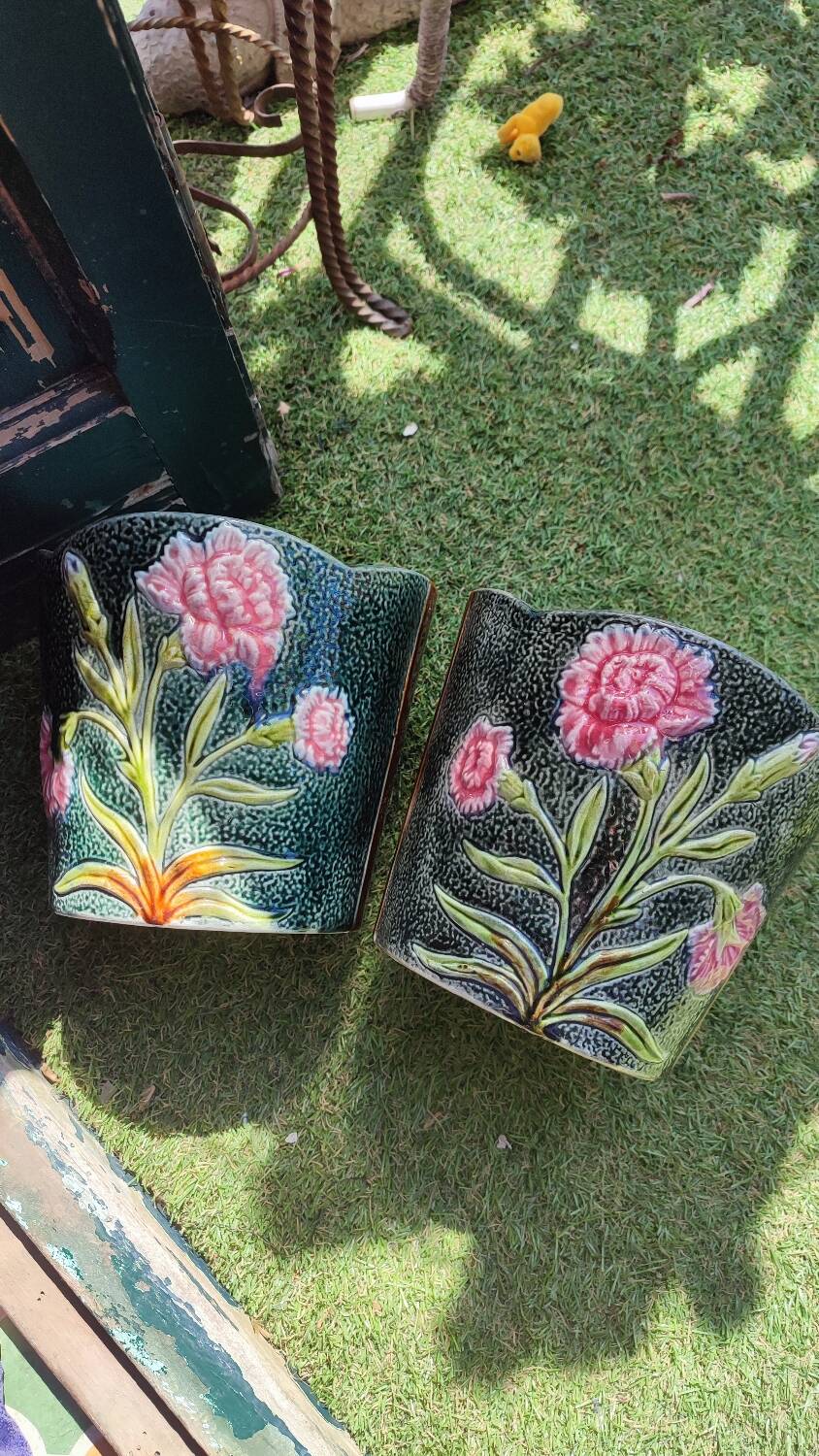 Paire de cache-pots en barbotine