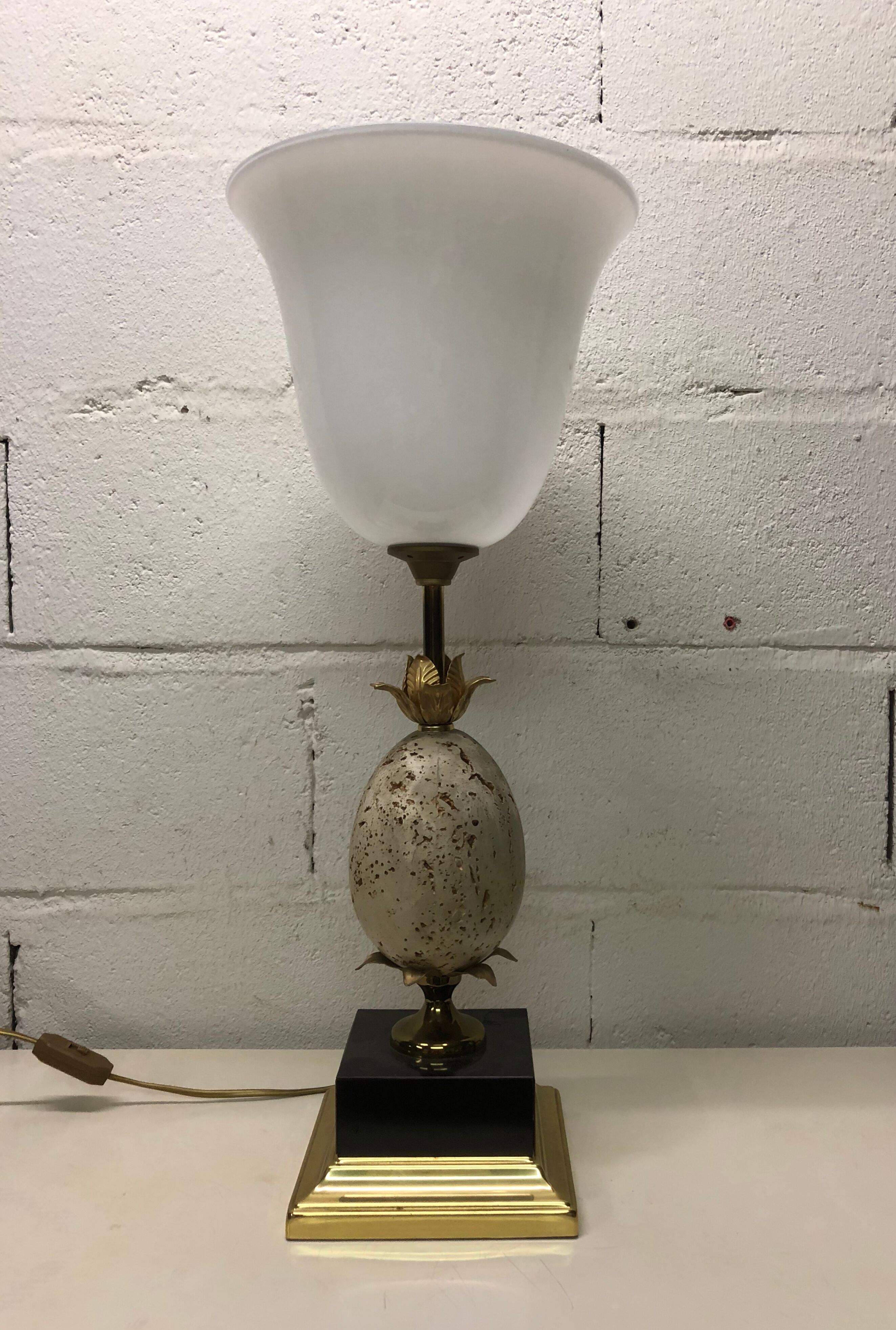 Lamp 'ostrich egg' stone, brass