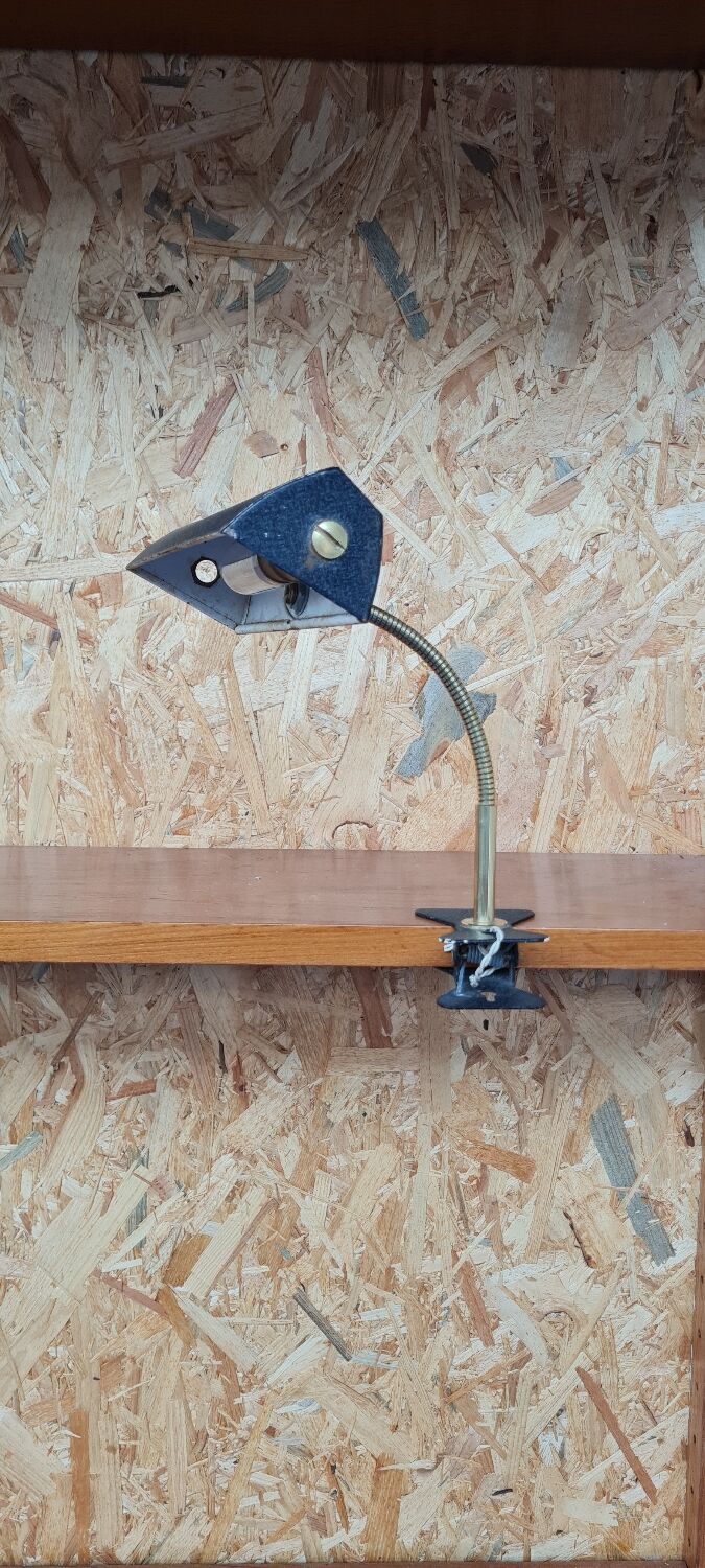 Lamp for clip-on shelf