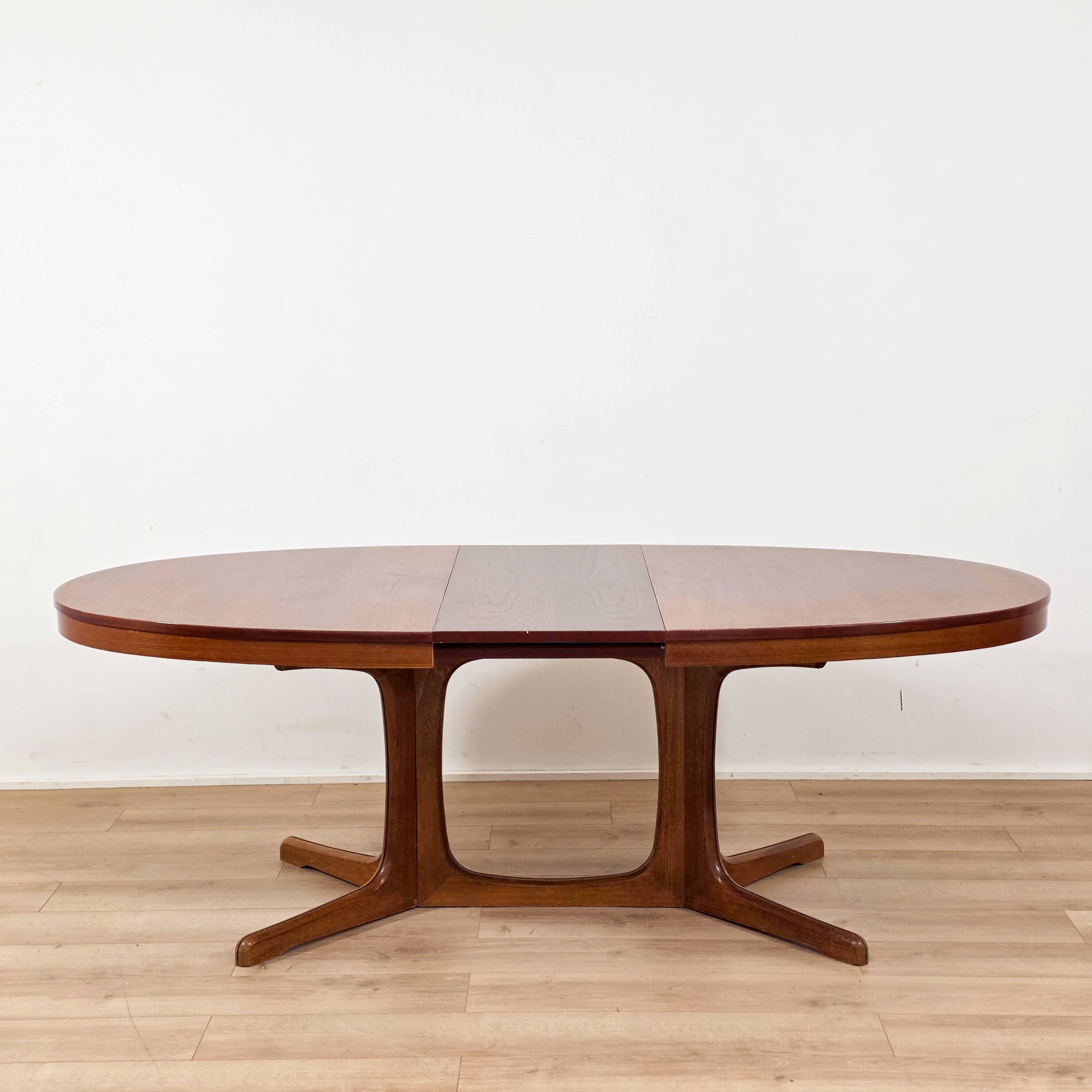 Oval dining table Baumann in teak from the 1970s.