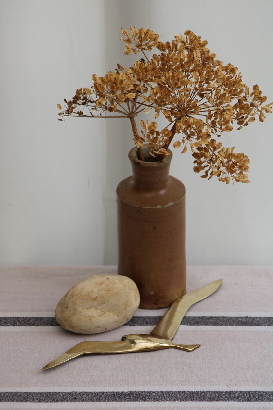 Brass wall decoration element
