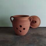 Pot of garlic terracotta