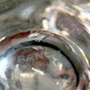 Vase en cristal de Sèvres des années 1950 - Design de forme libre soufflé à la main