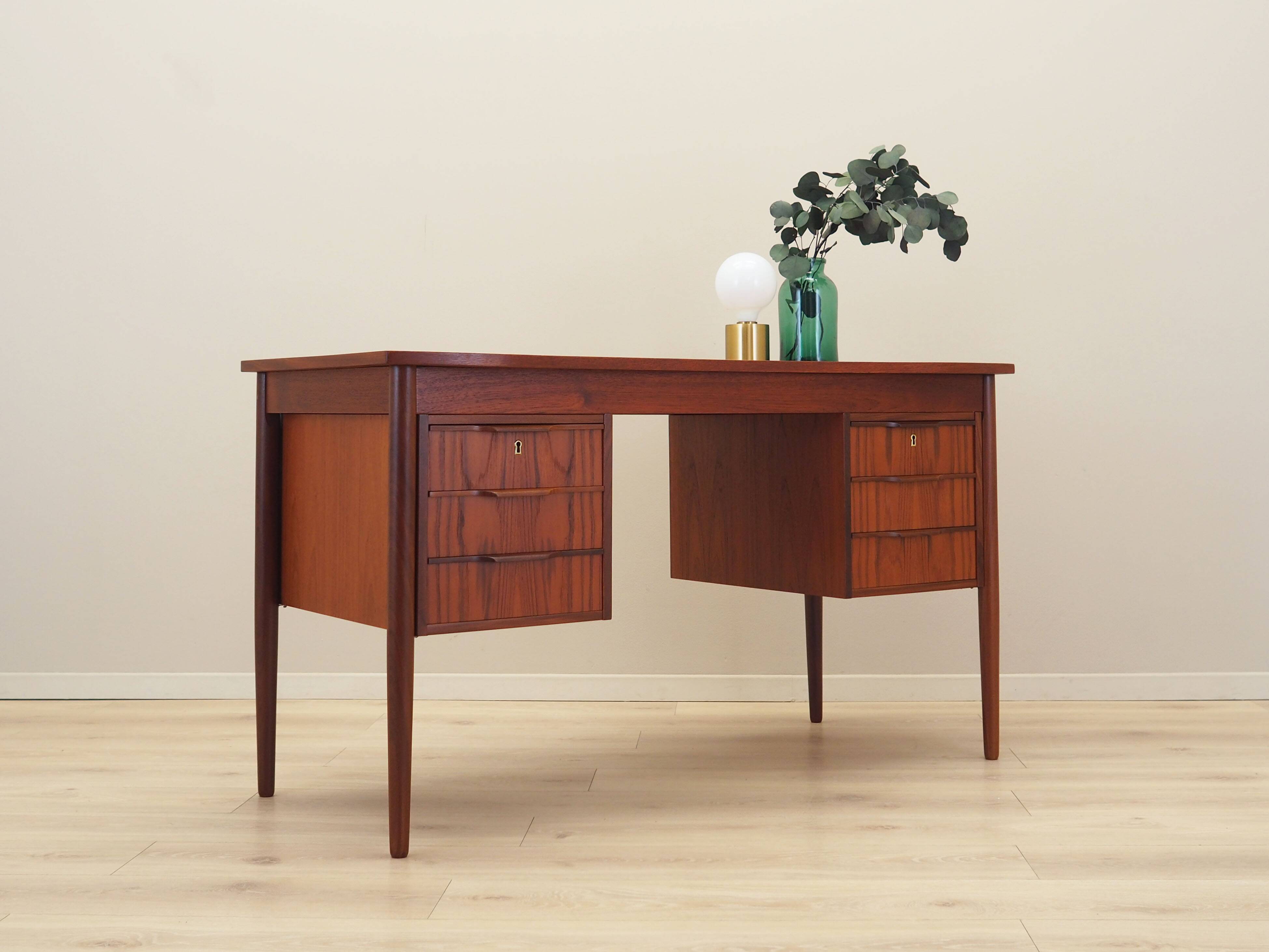 Bureau en teck, design danois, années 60, production : Danemark