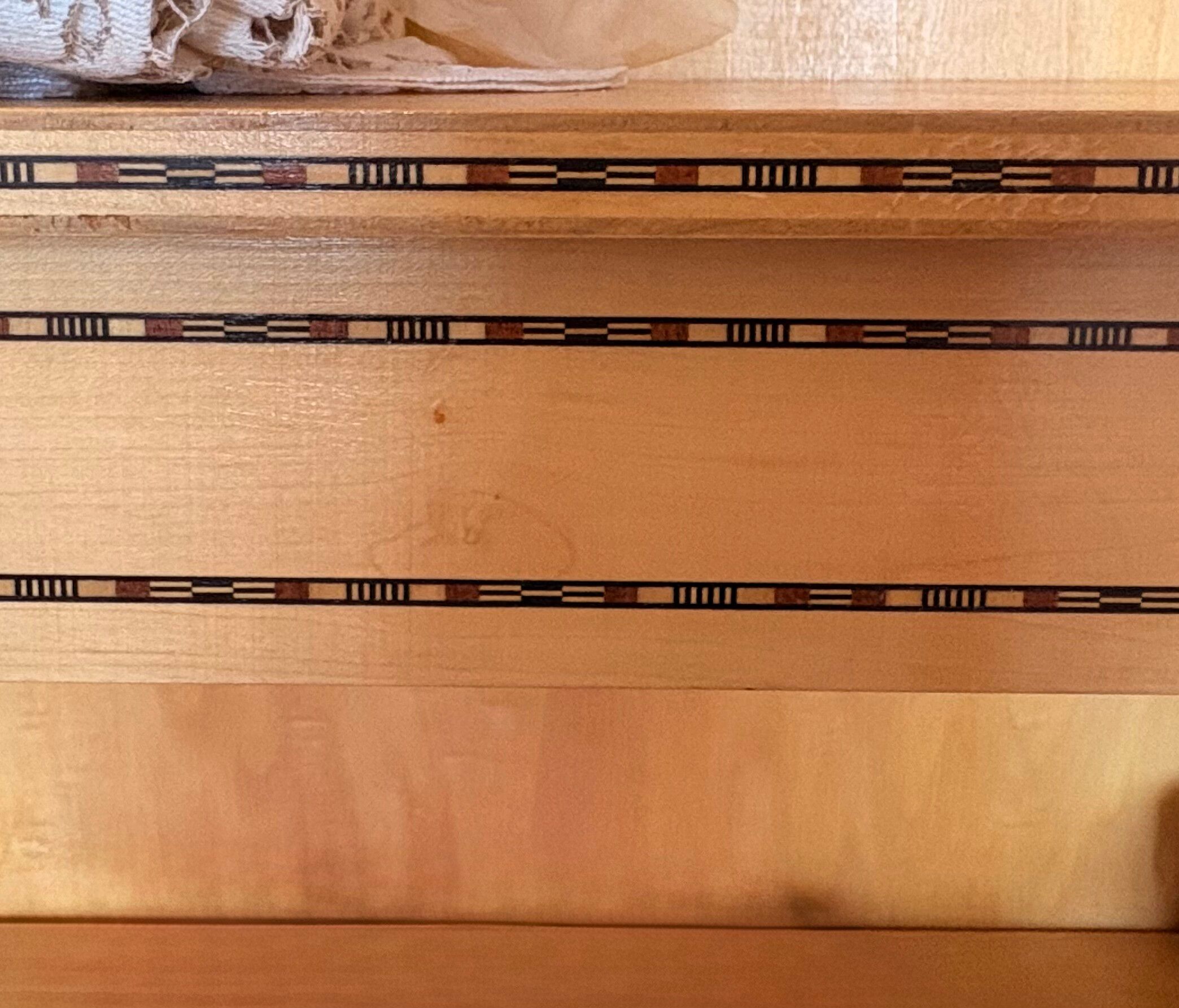 Grande armoire vintage en loupe de noyer - style Art Déco