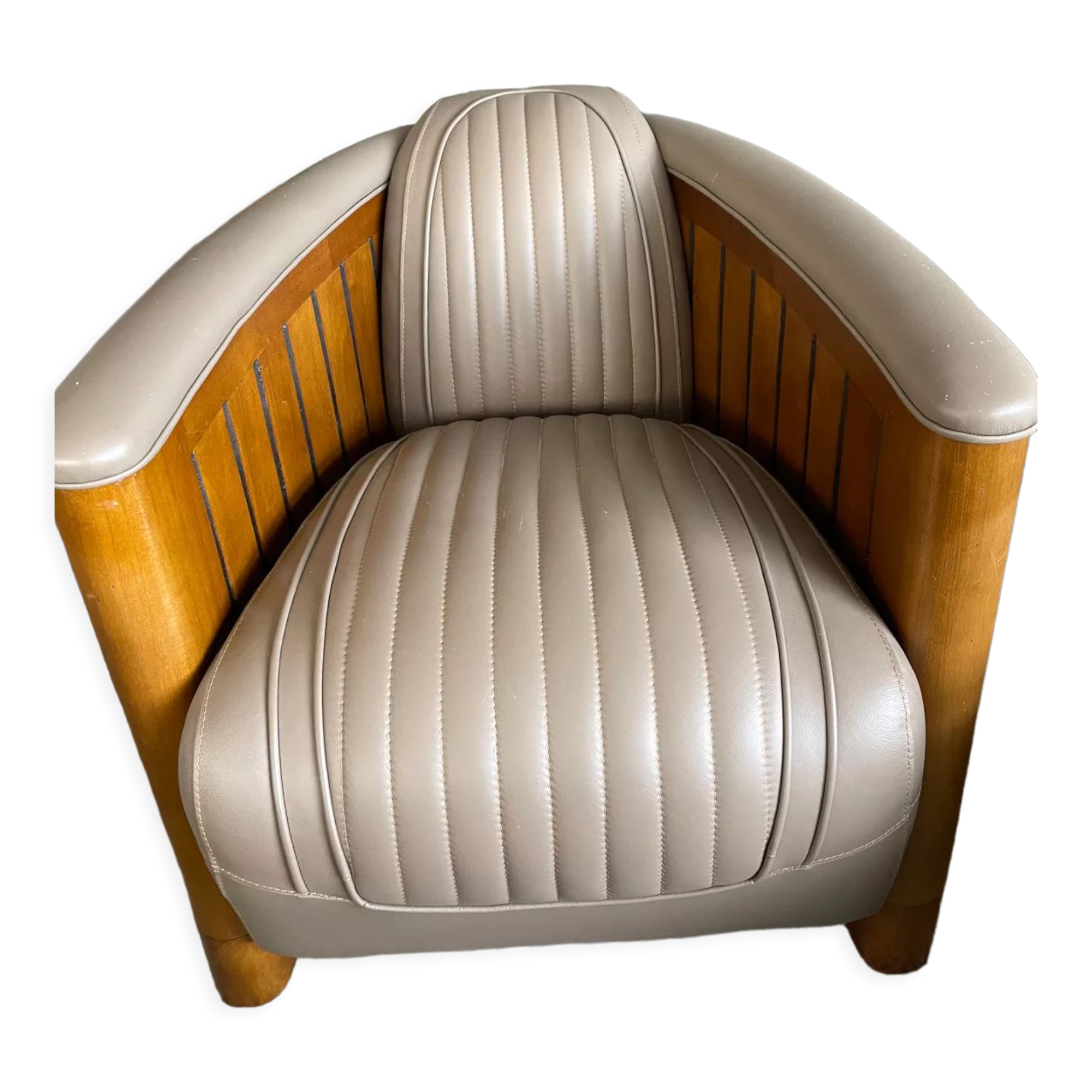 Paire de fauteuils club en cuir et bois