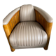 Paire de fauteuils club en cuir et bois