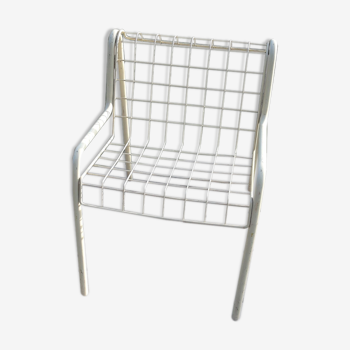 White metal mesh chair