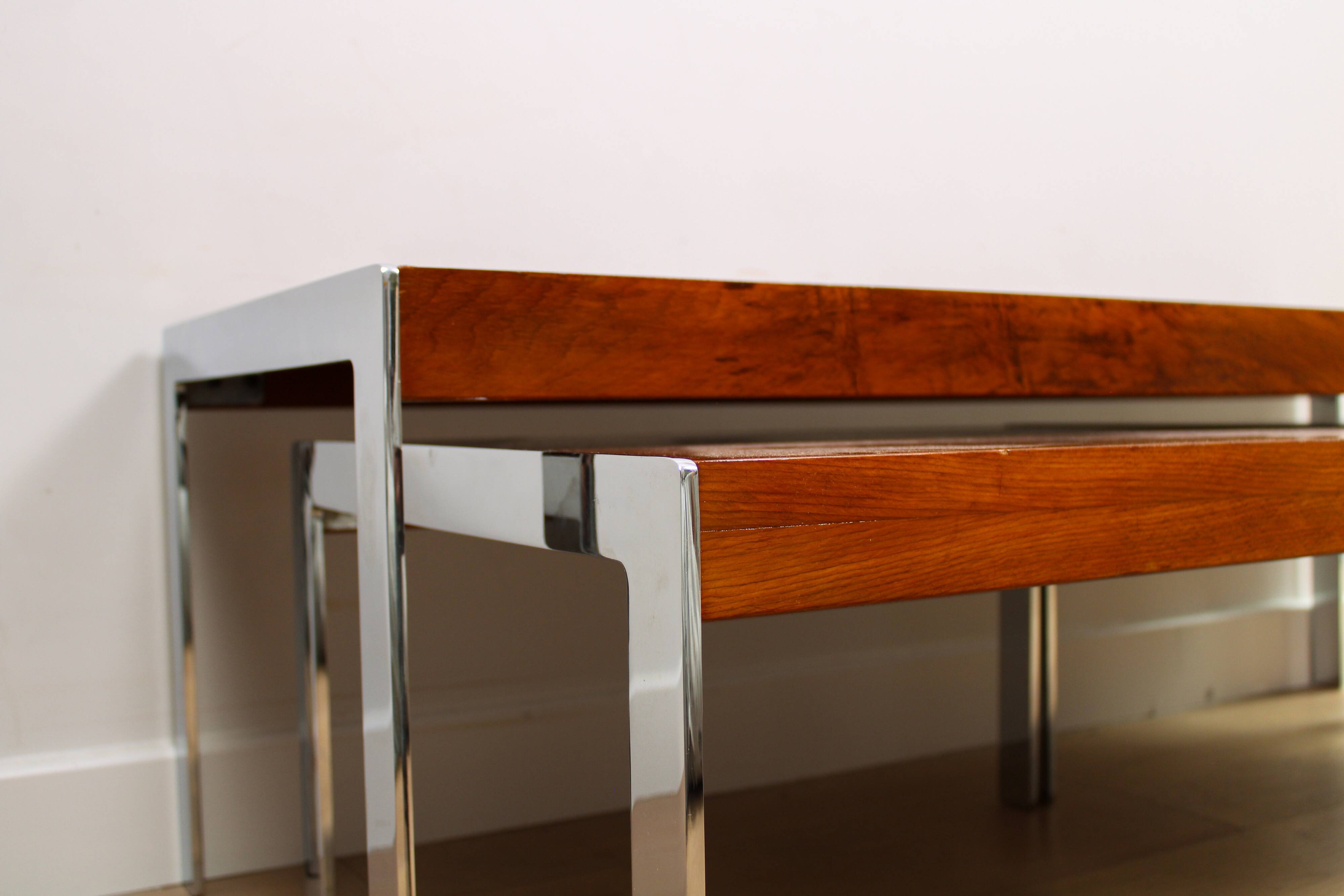 Un ensemble de tables de café gigognes vintage de milieu de siècle de Merrow Associates - If.