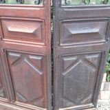 Porte d’entrée vitrée en chêne et grilles en fer, XIXème s.