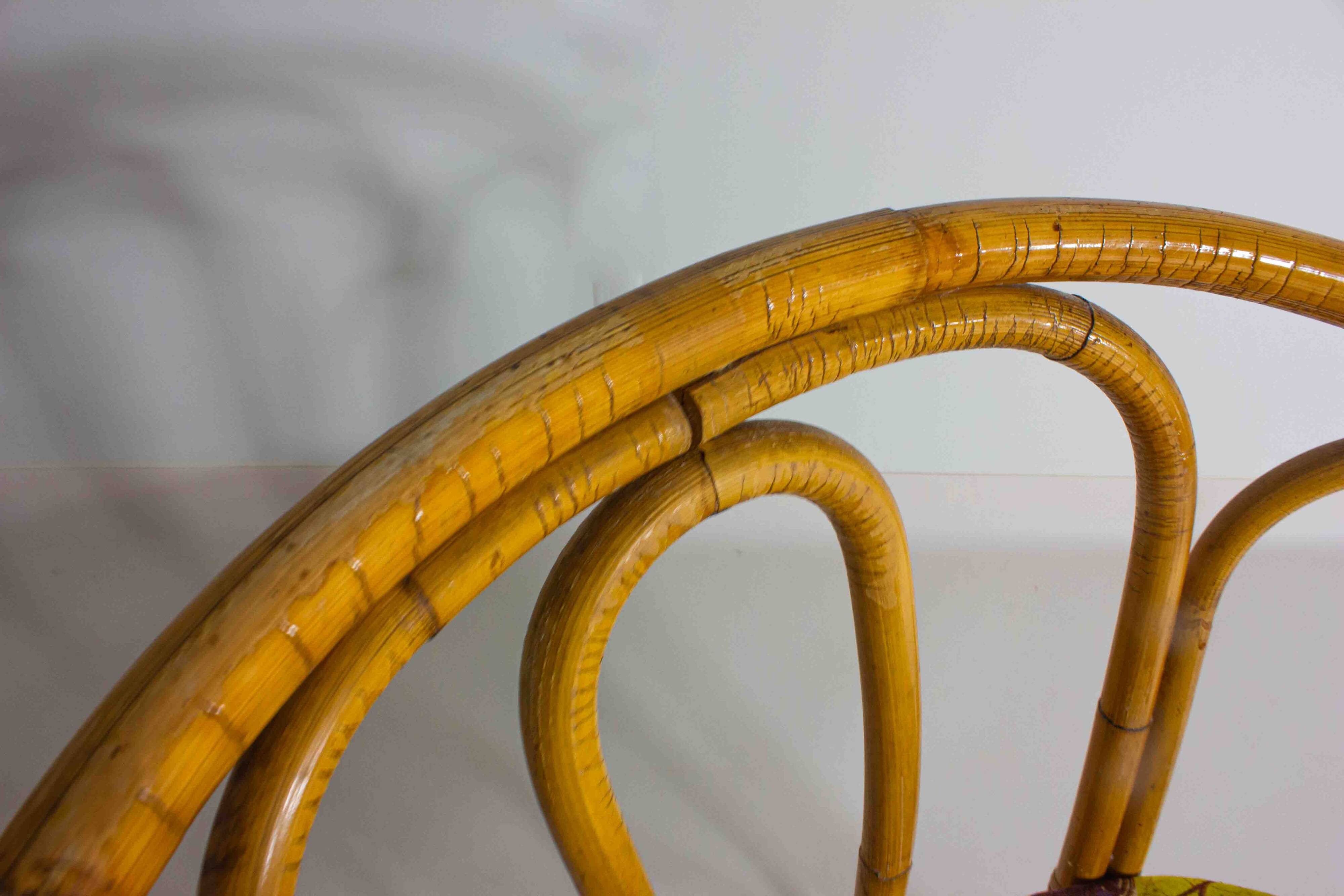 Ensemble funky de cinq chaises en bambou des années 60