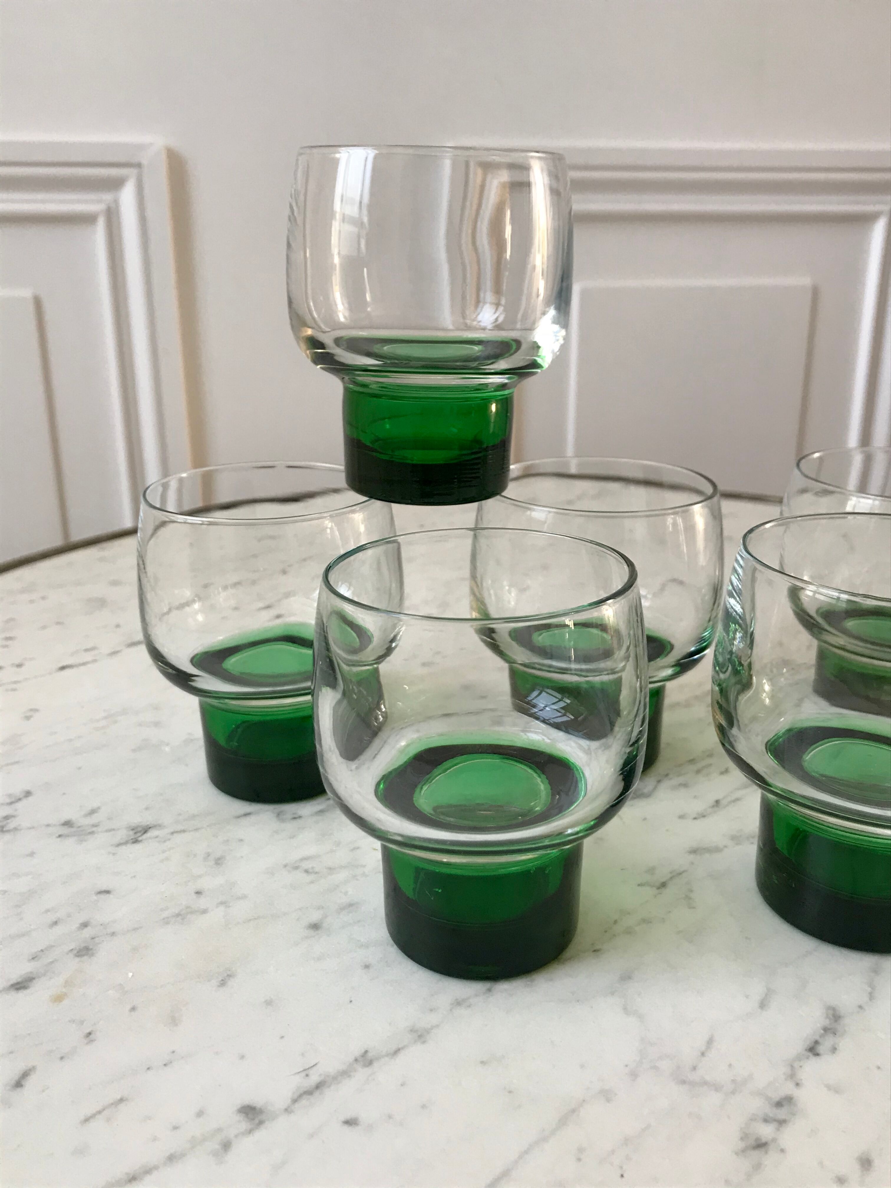 Set of 6 green wine glasses design 70s