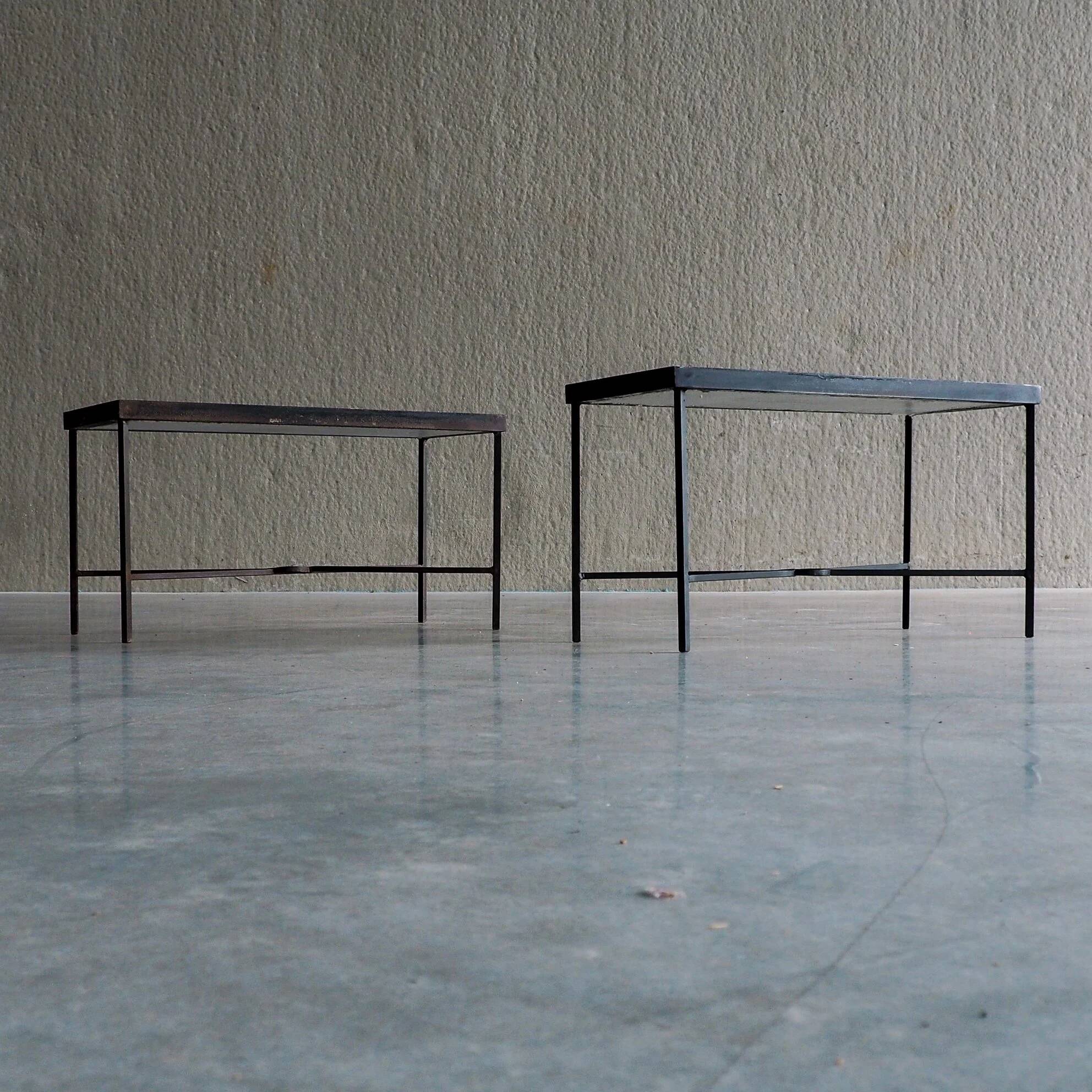 Set of 2 minimalist metal side tables with plaster-fiber tops