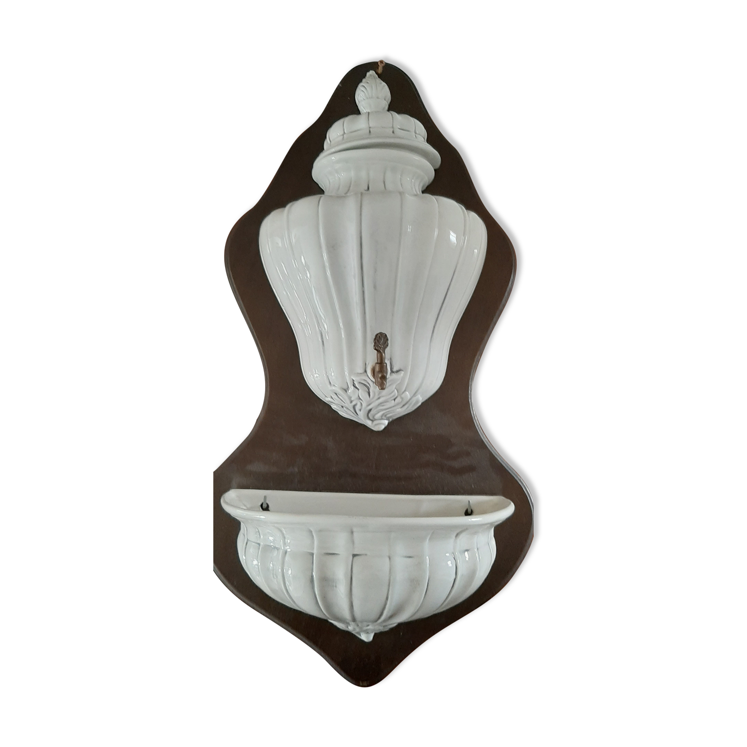 Earthenware fountain