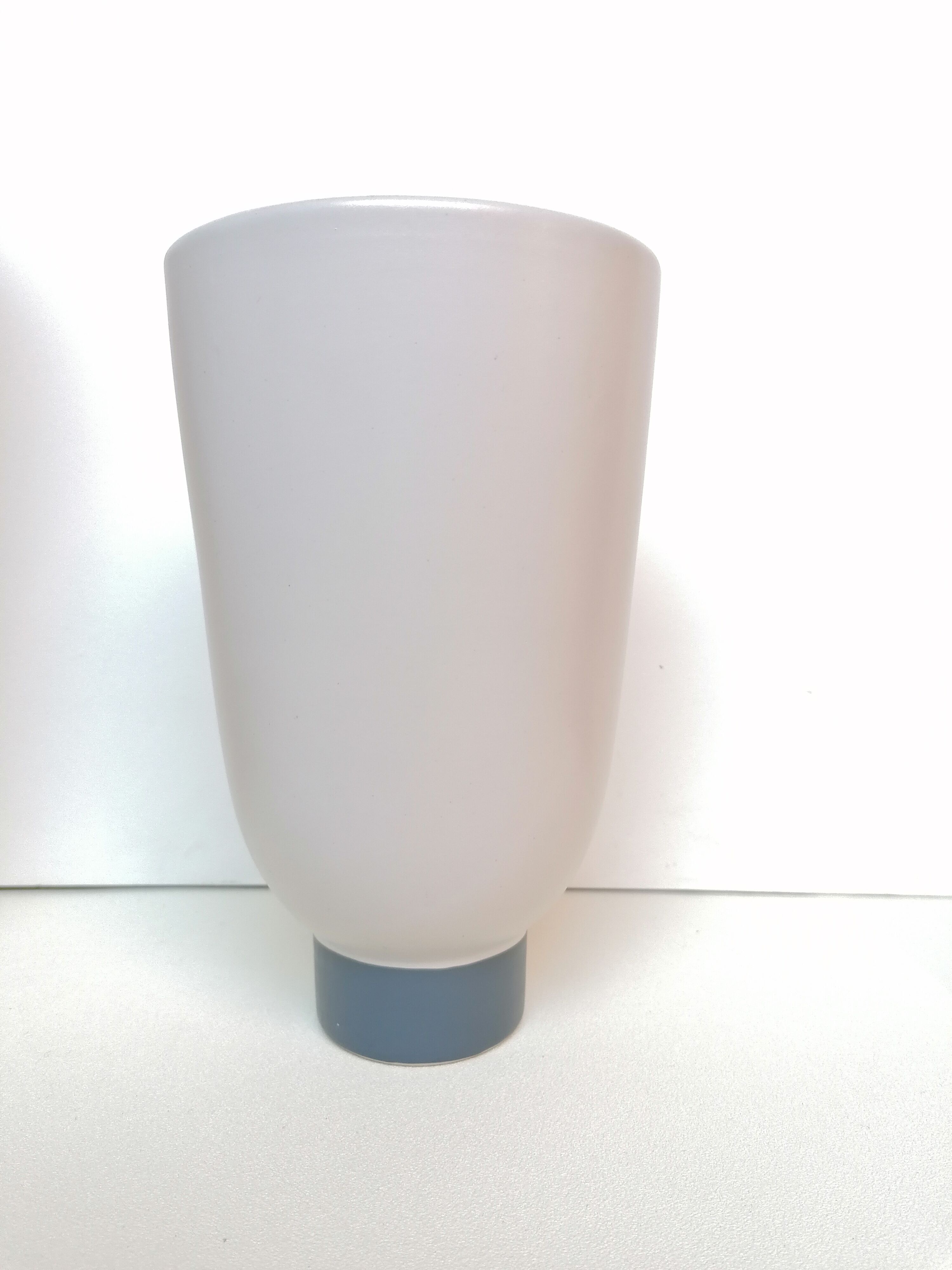 3 Nesting vases in fine pottery