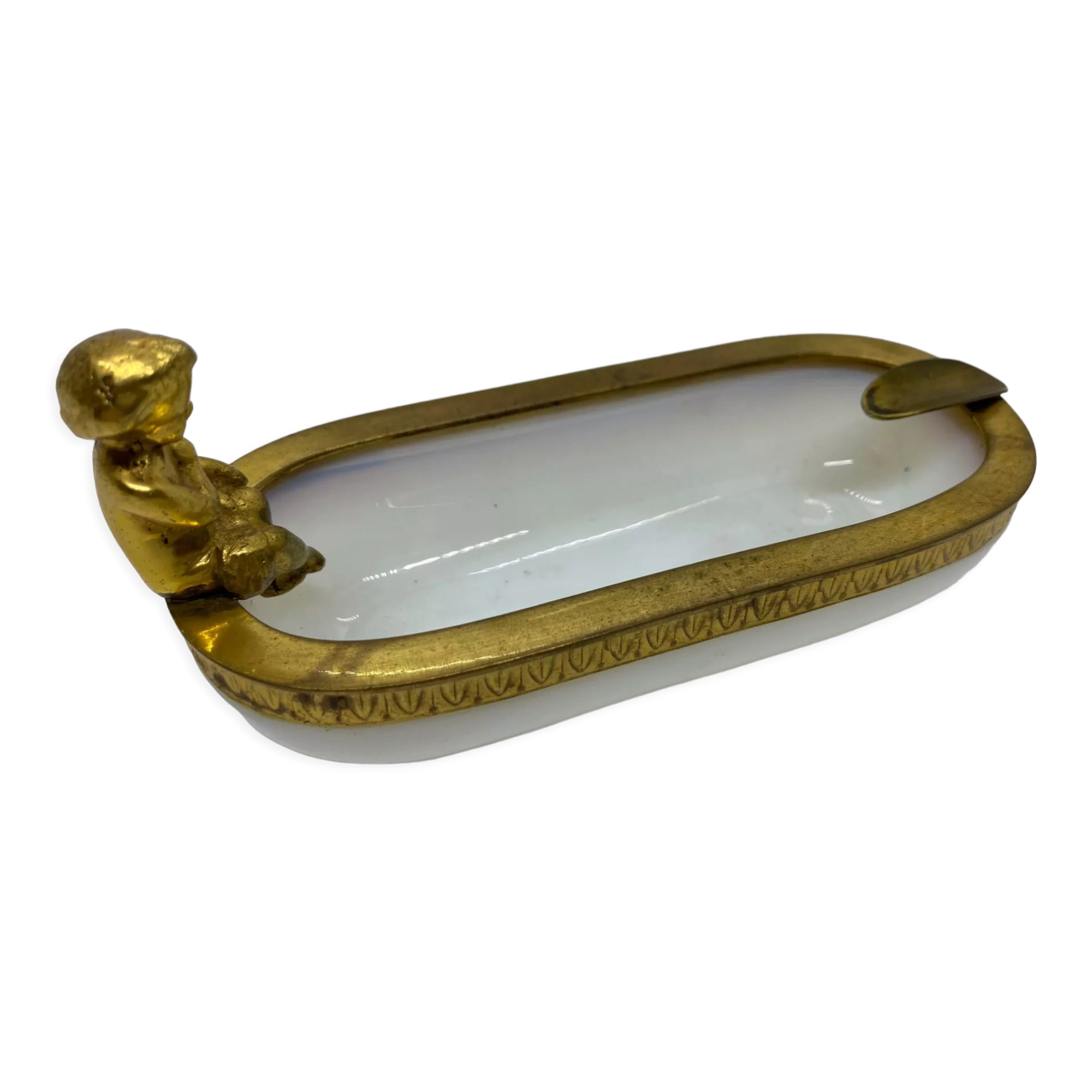 Ashtray in white milky opaline and gilded brass